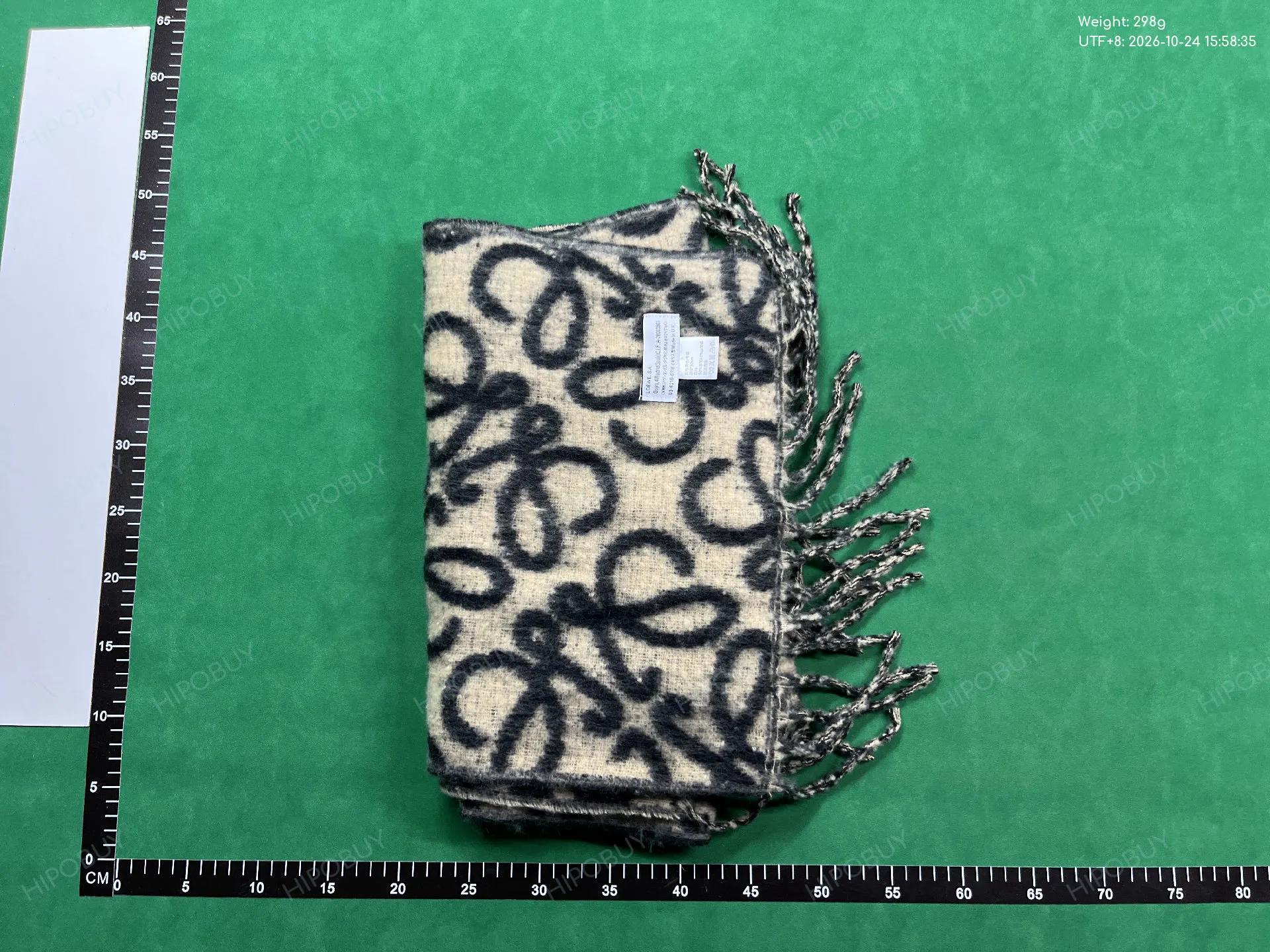 Foto QC 3 de Loewe Anagram Scarf Mohair Beige