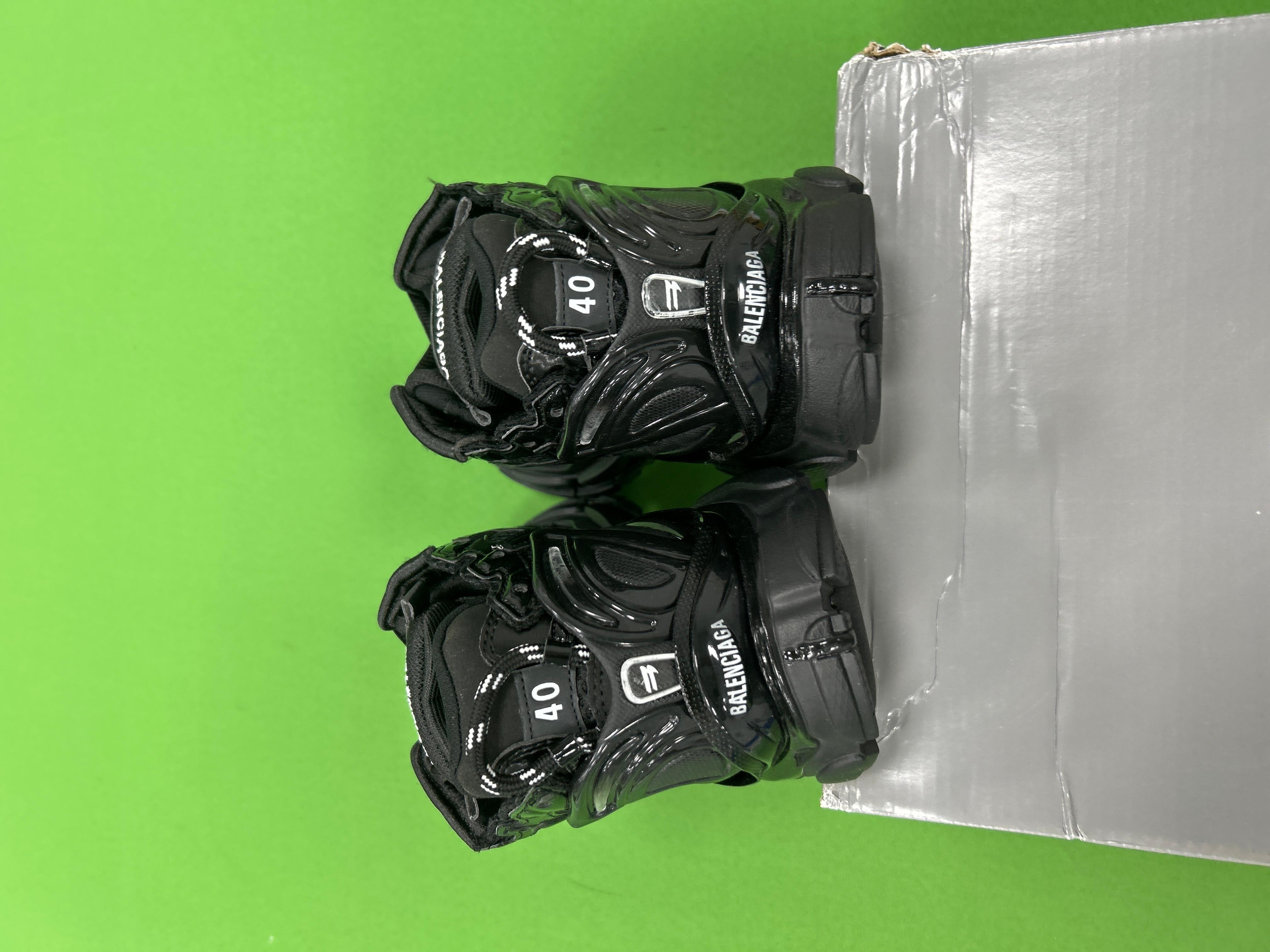 Foto QC 3 de Balenciaga Runner Mesh Nylon Sneakers Black