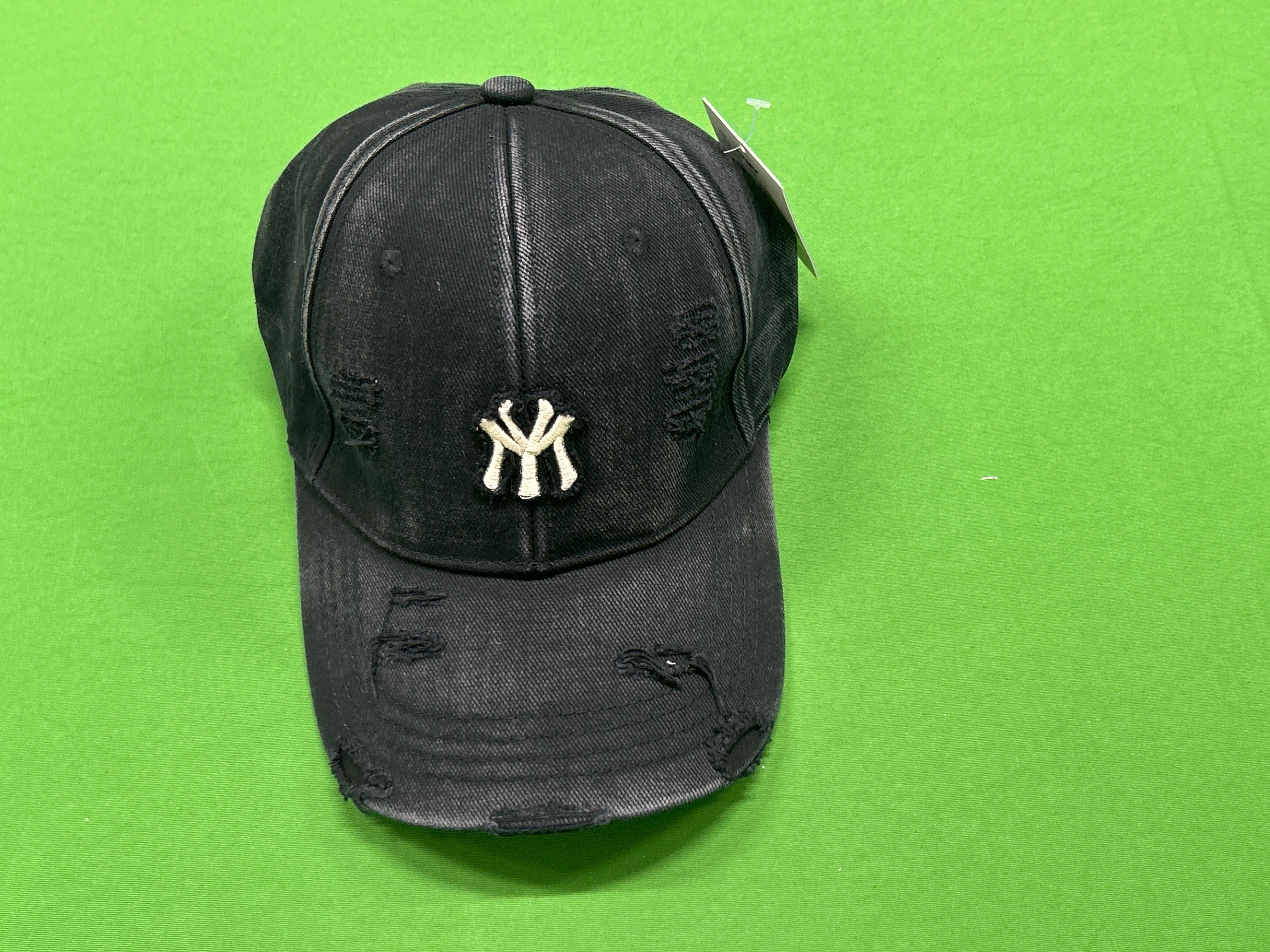 Foto QC 3 de Miu Miu Logo Distressed Cap Grey