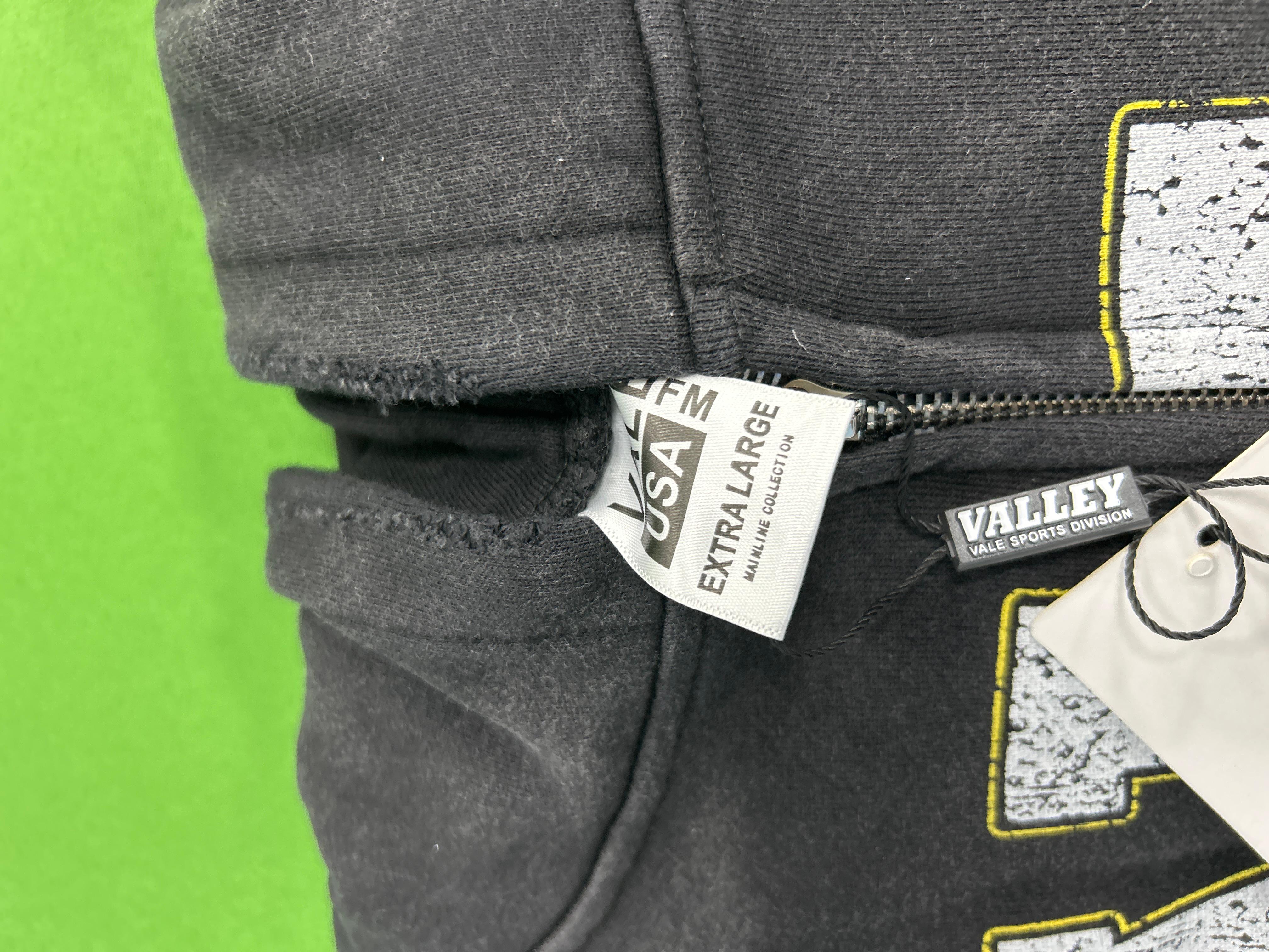 Foto QC 6 de Vale Forever Valley Dreams Heraldic Shield Pullover Hoodie Washed Black