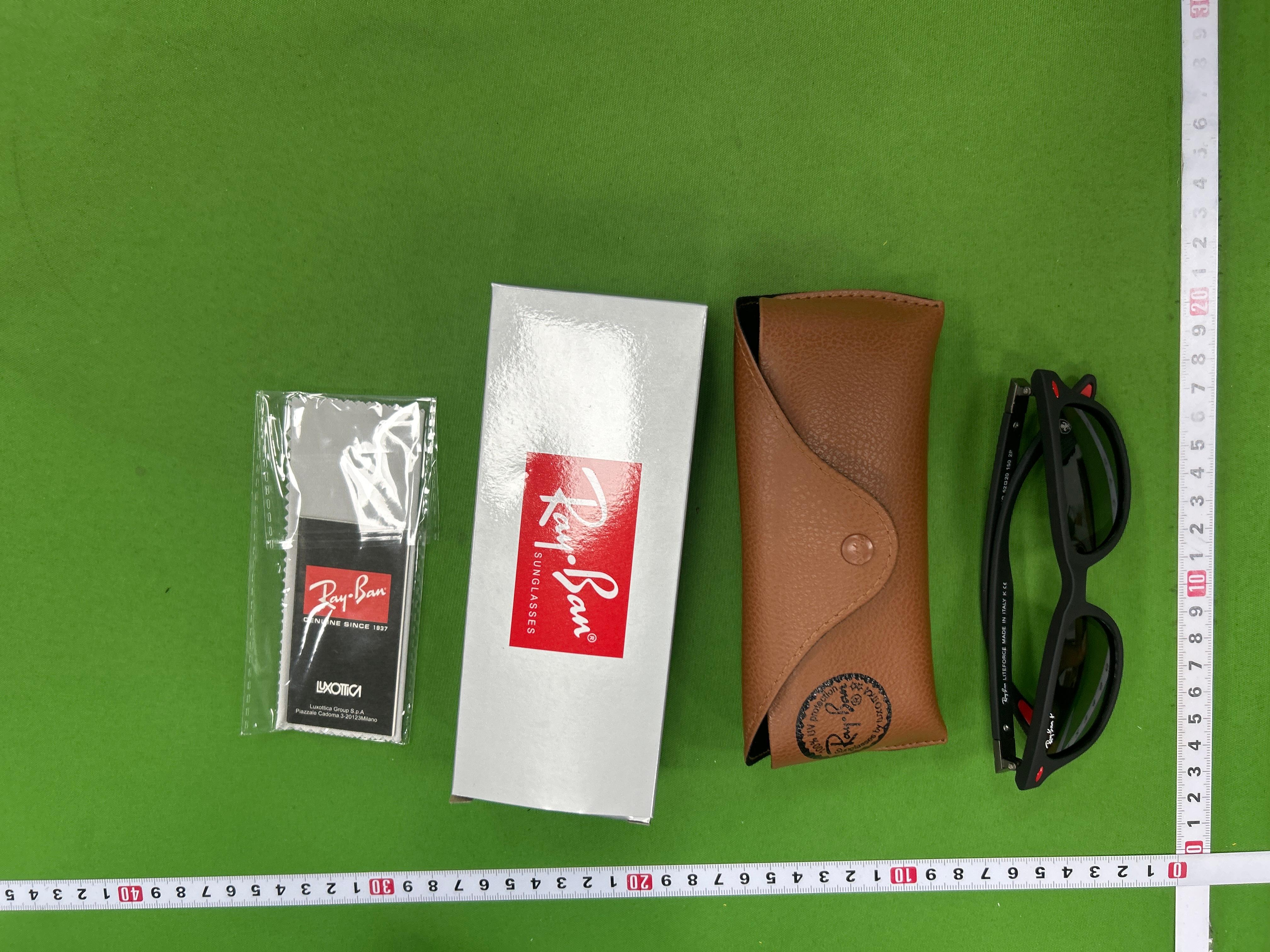 Foto QC 7 de Ray-Ban Wayfarer Acetate Sunglasses Matte Black Green Polarized (RB2140 901S/58)