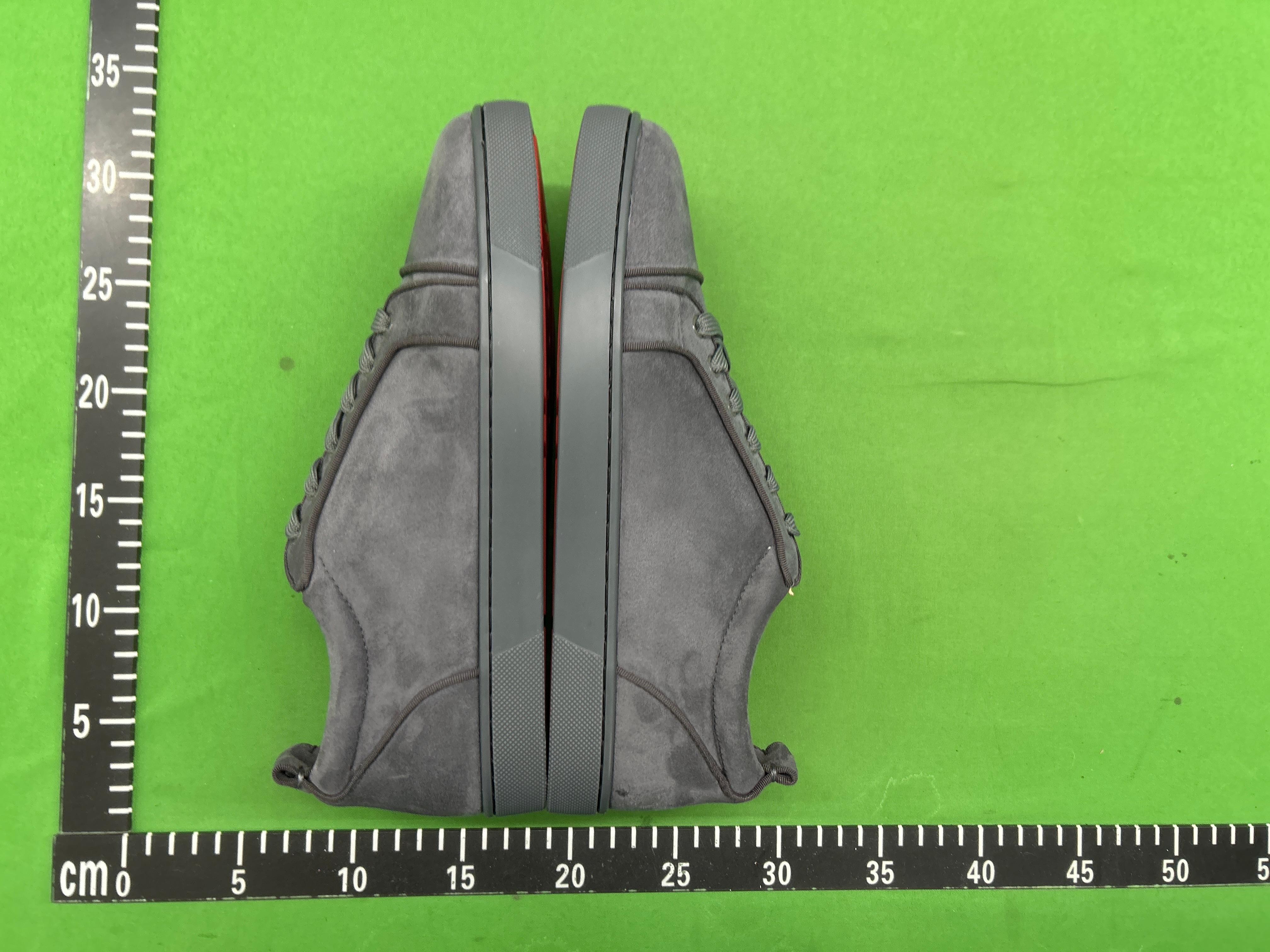 Foto QC 5 de Christian Louboutin Louis Junior Low Grey Suede