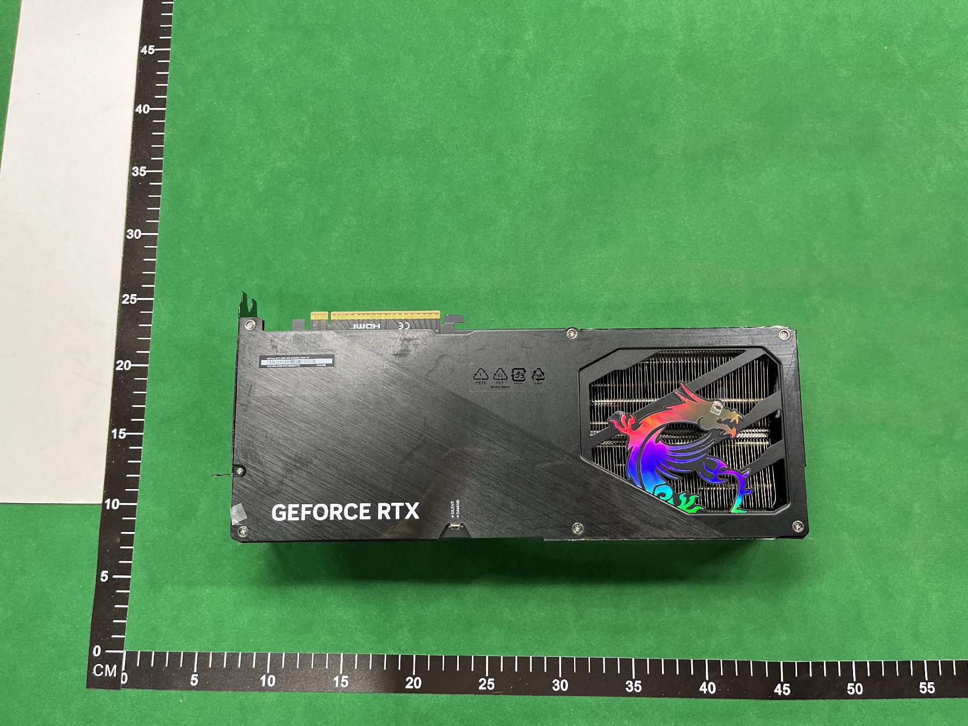 Foto QC 2 de MSI GeForce RTX 5090 Gaming Trio OC Edition