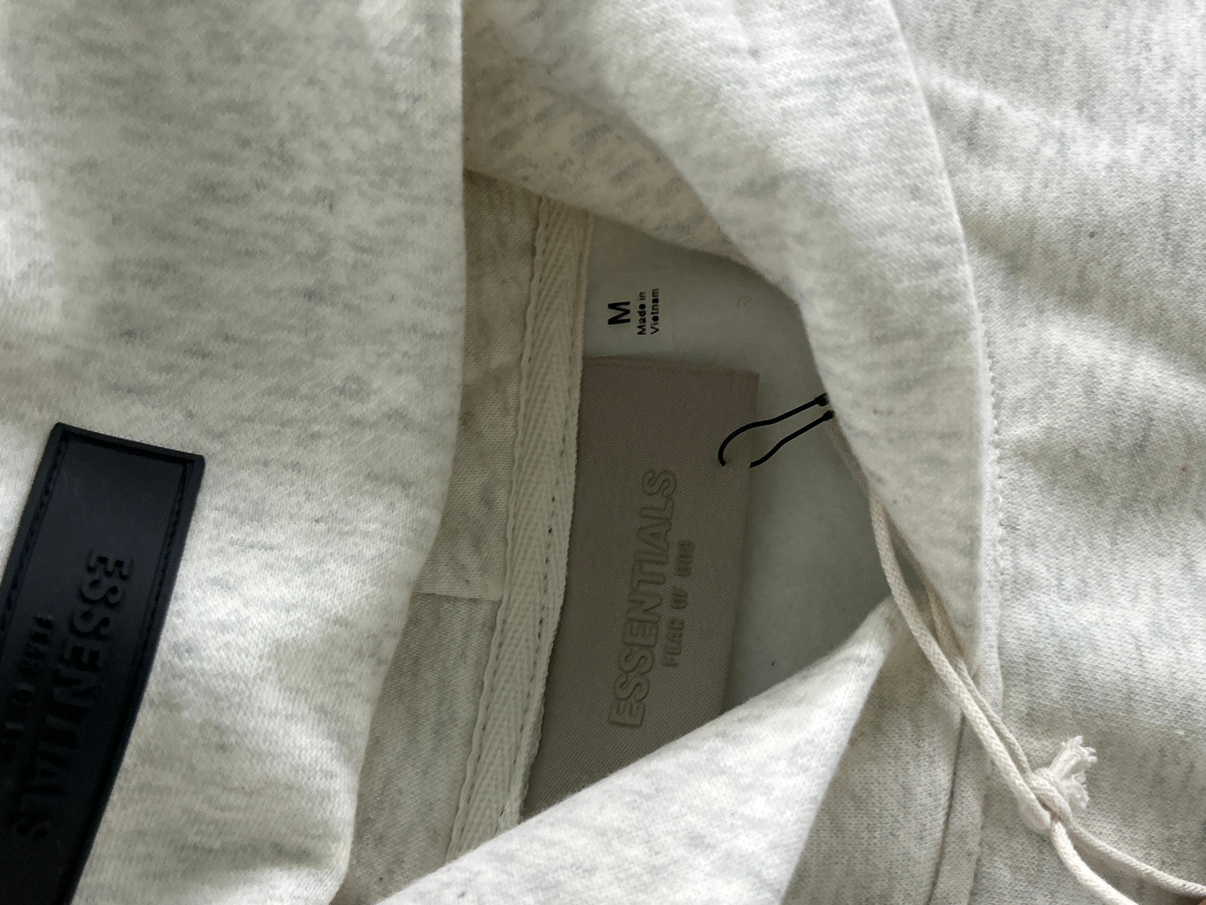 Foto QC 6 de Fear of God Essentials Pullover Hoodie 3D Silicon Applique Charcoal