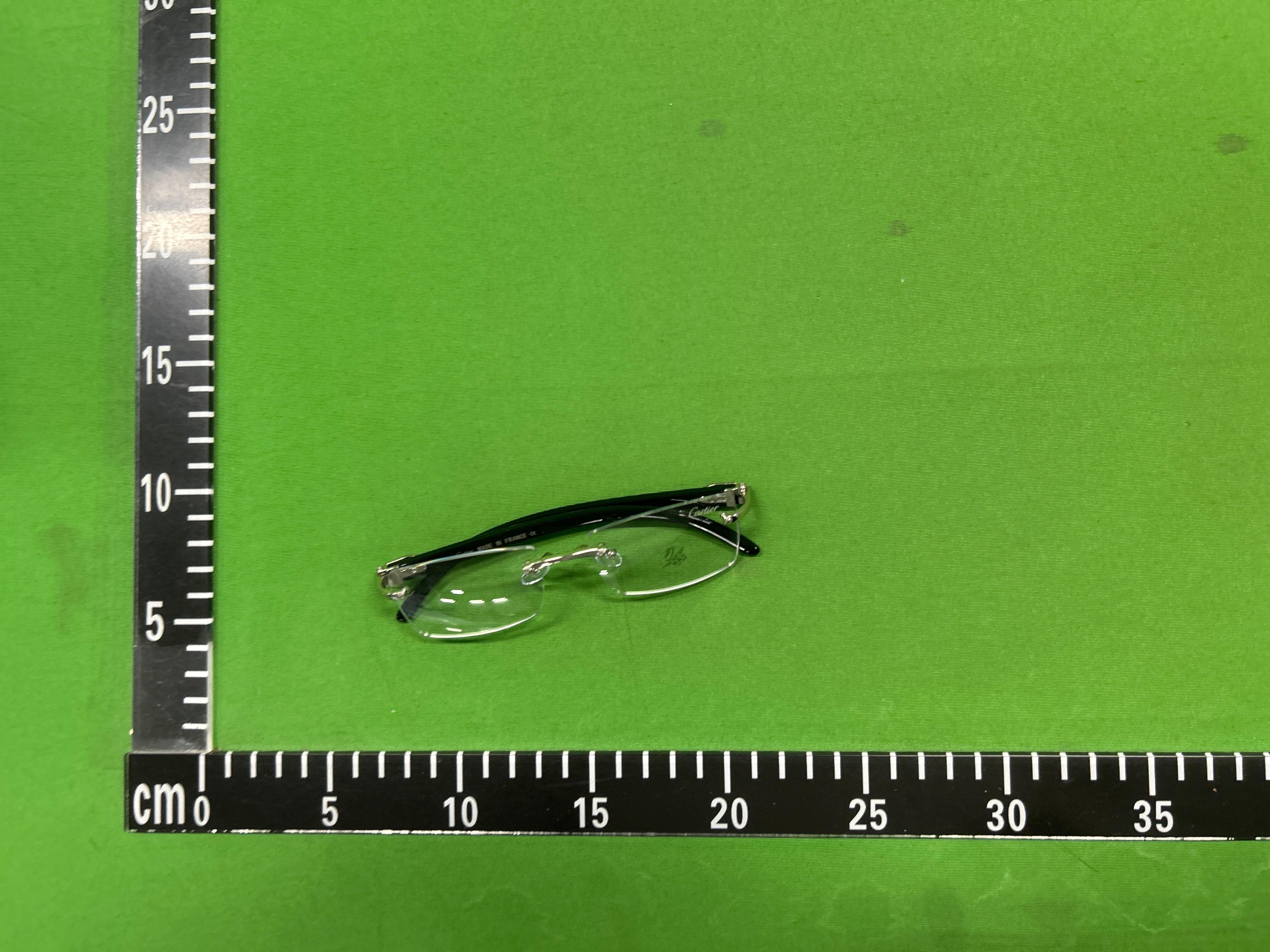 Foto QC 5 de Cartier Rimless Rectangle-Frame Metal Acetate Eyeglasses Gold Black Clear (074-reptz01)