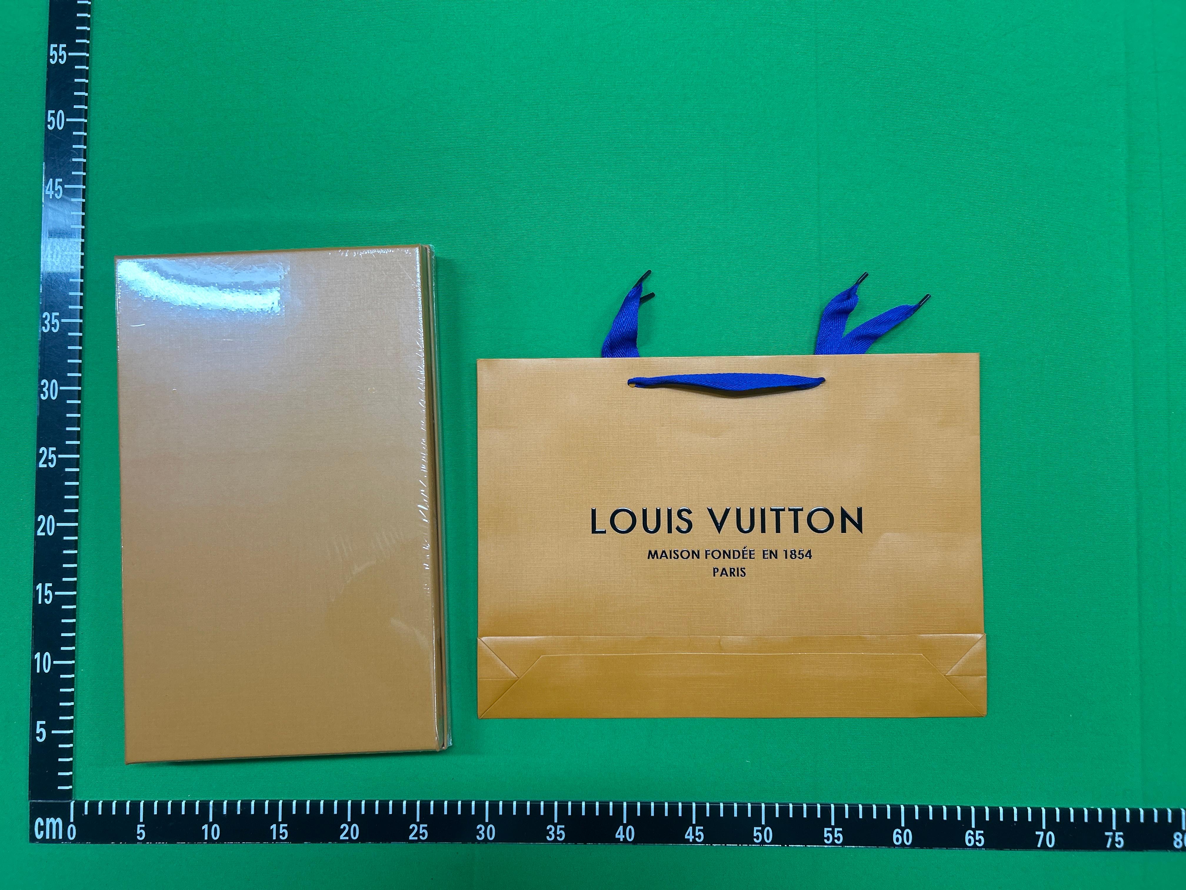Foto QC 2 de Louis Vuitton Monogram Scarf Grey