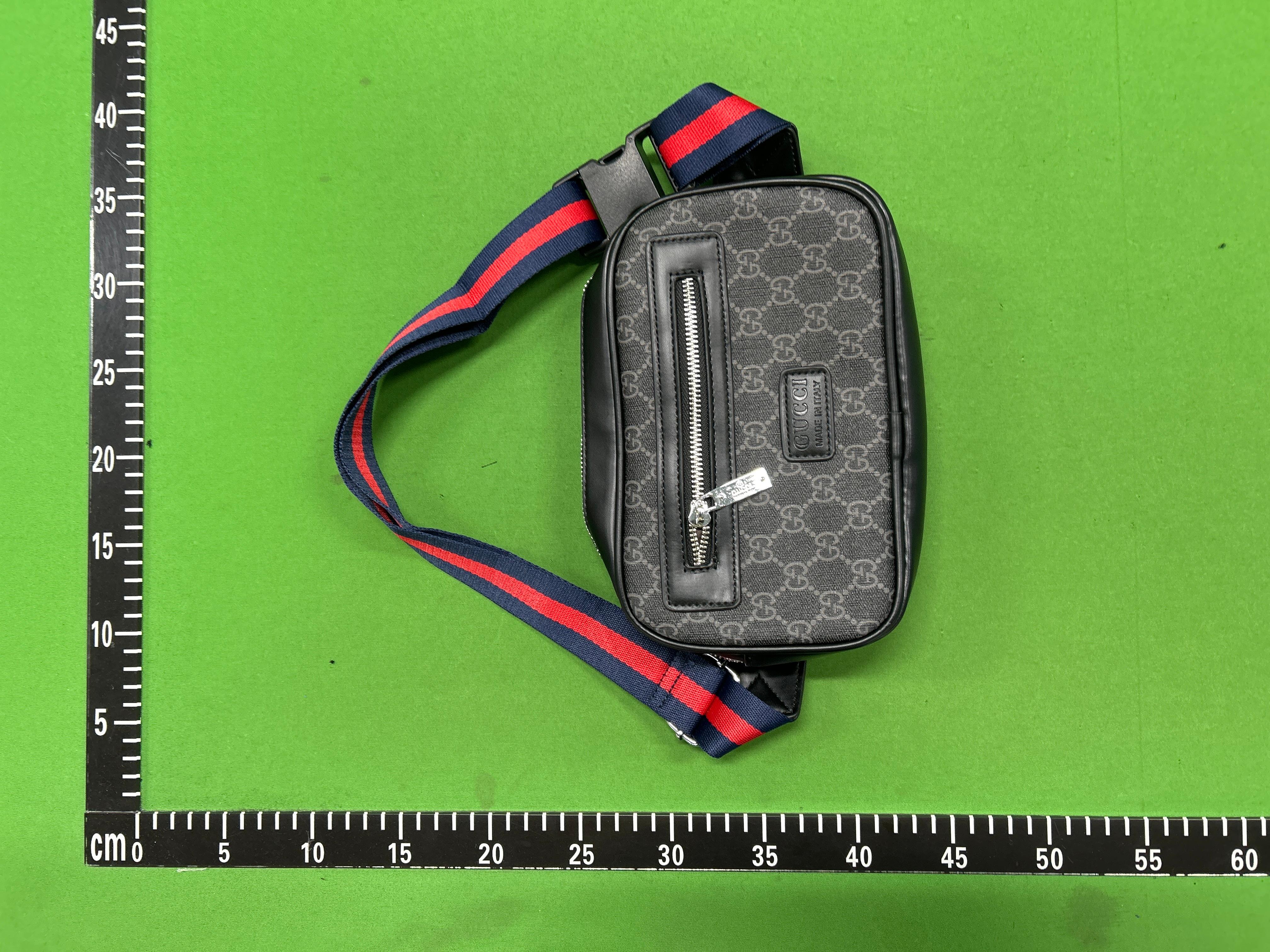 Foto QC 1 de Gucci GG Supreme Belt Bag Small Black GG Supreme Canvas