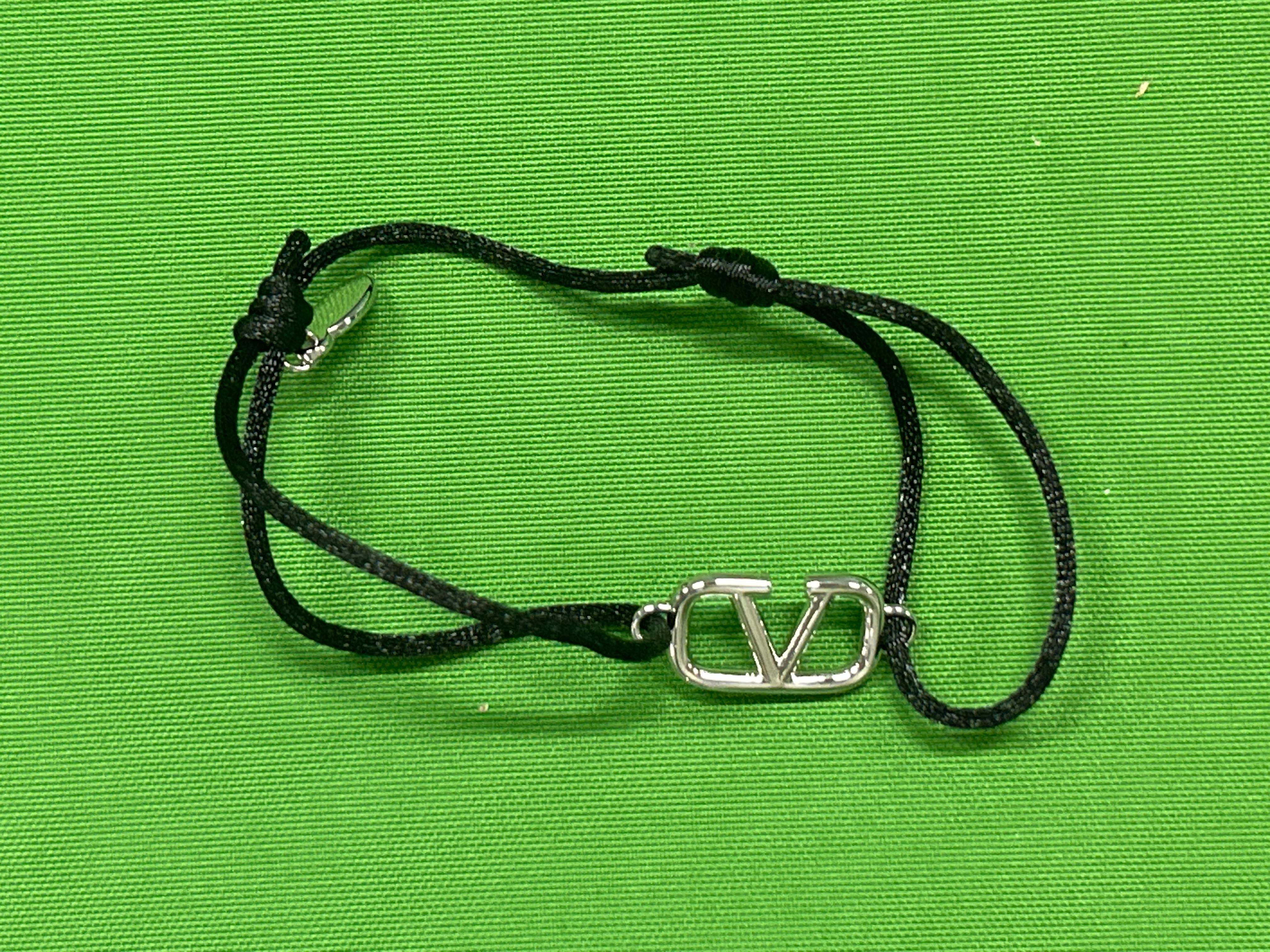 Foto QC 7 de Valentino VLogo Signature Bracelet Cotton and Metal Red