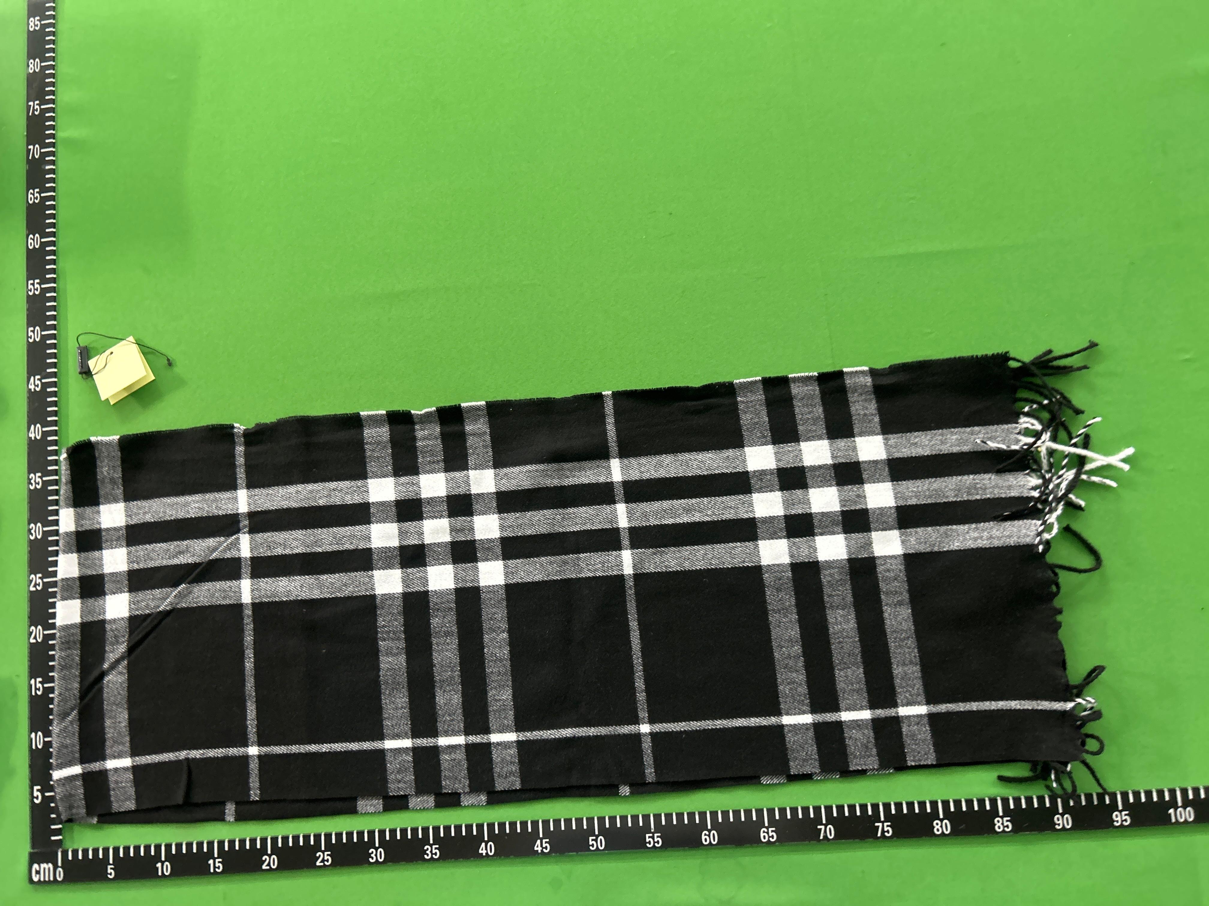 Foto QC 2 de Burberry Scarf Check Light Blue