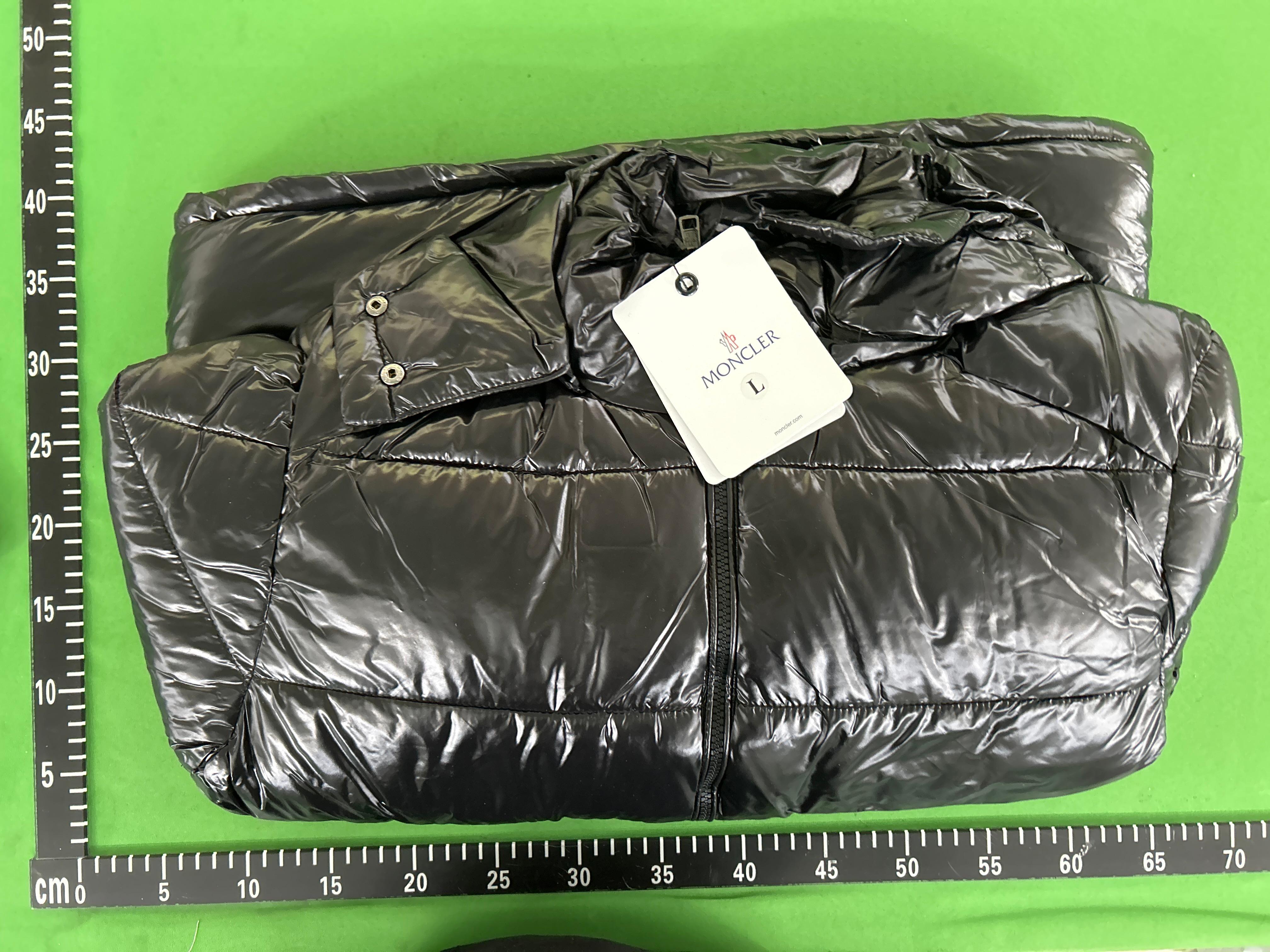 Foto QC 5 de Moncler Puffer Jacket Down White