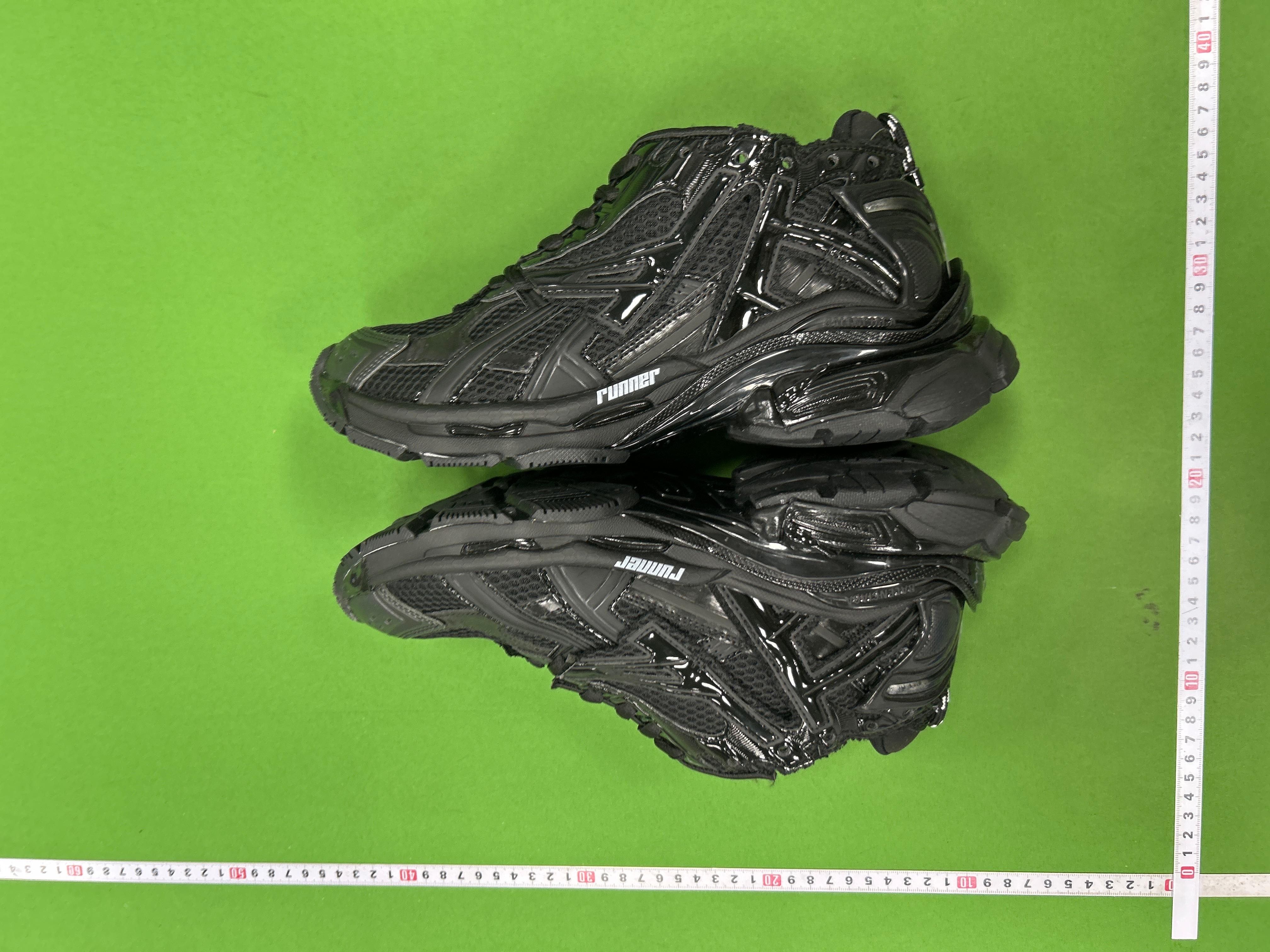 Foto QC 5 de Balenciaga Runner Mesh Nylon Sneakers Black