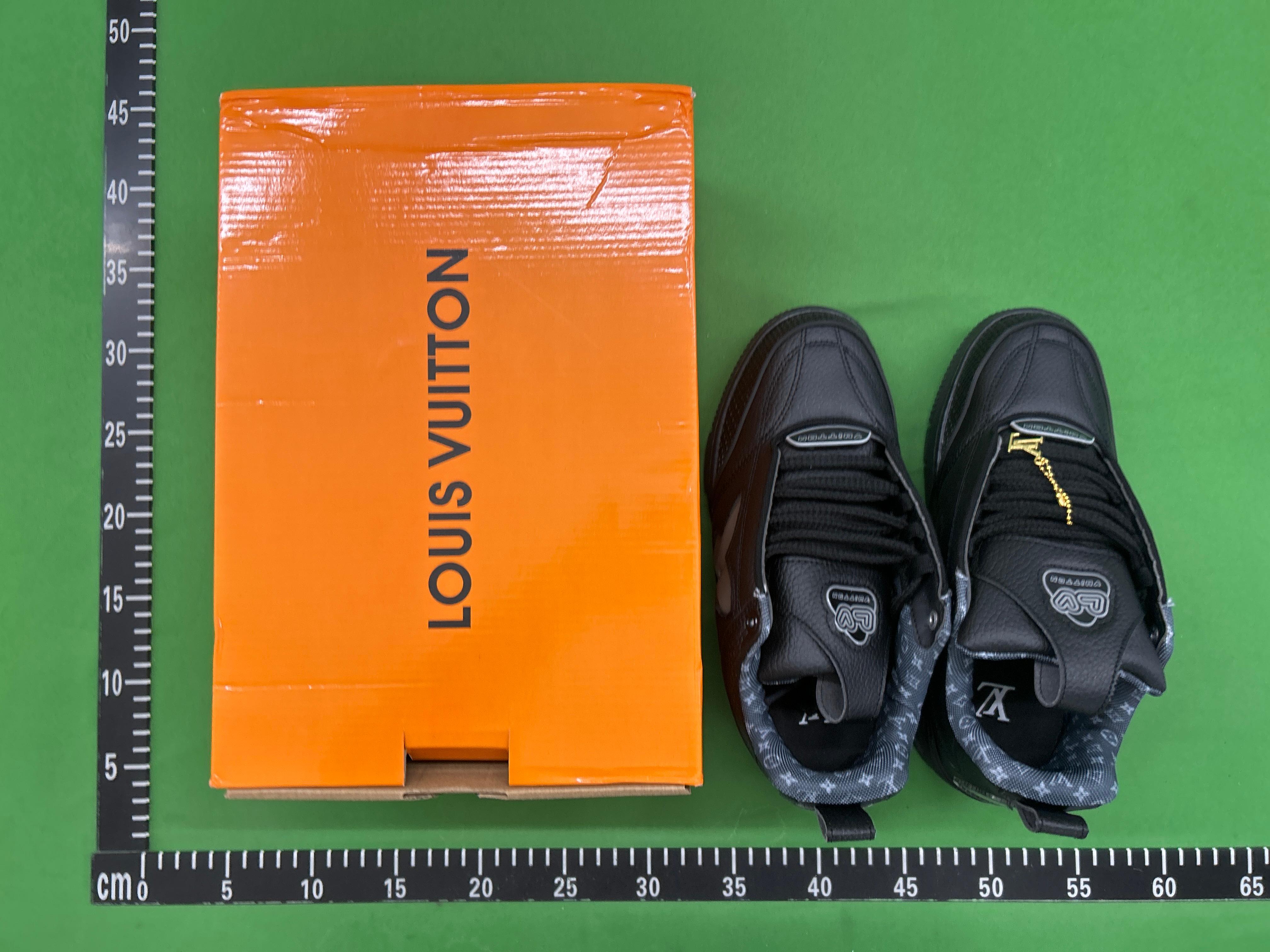 Foto QC 3 de Louis Vuitton Skate Low Beige Swarovski Crystals