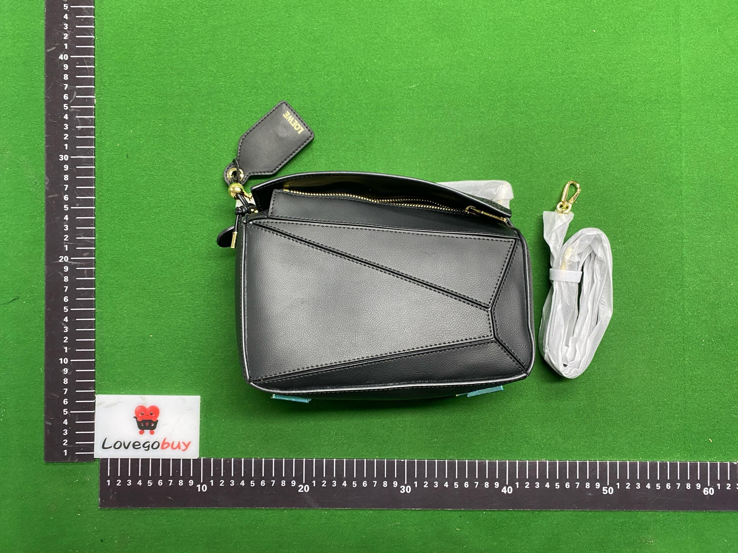 Foto QC 4 de Loewe Puzzle Edge Small Black Calfskin