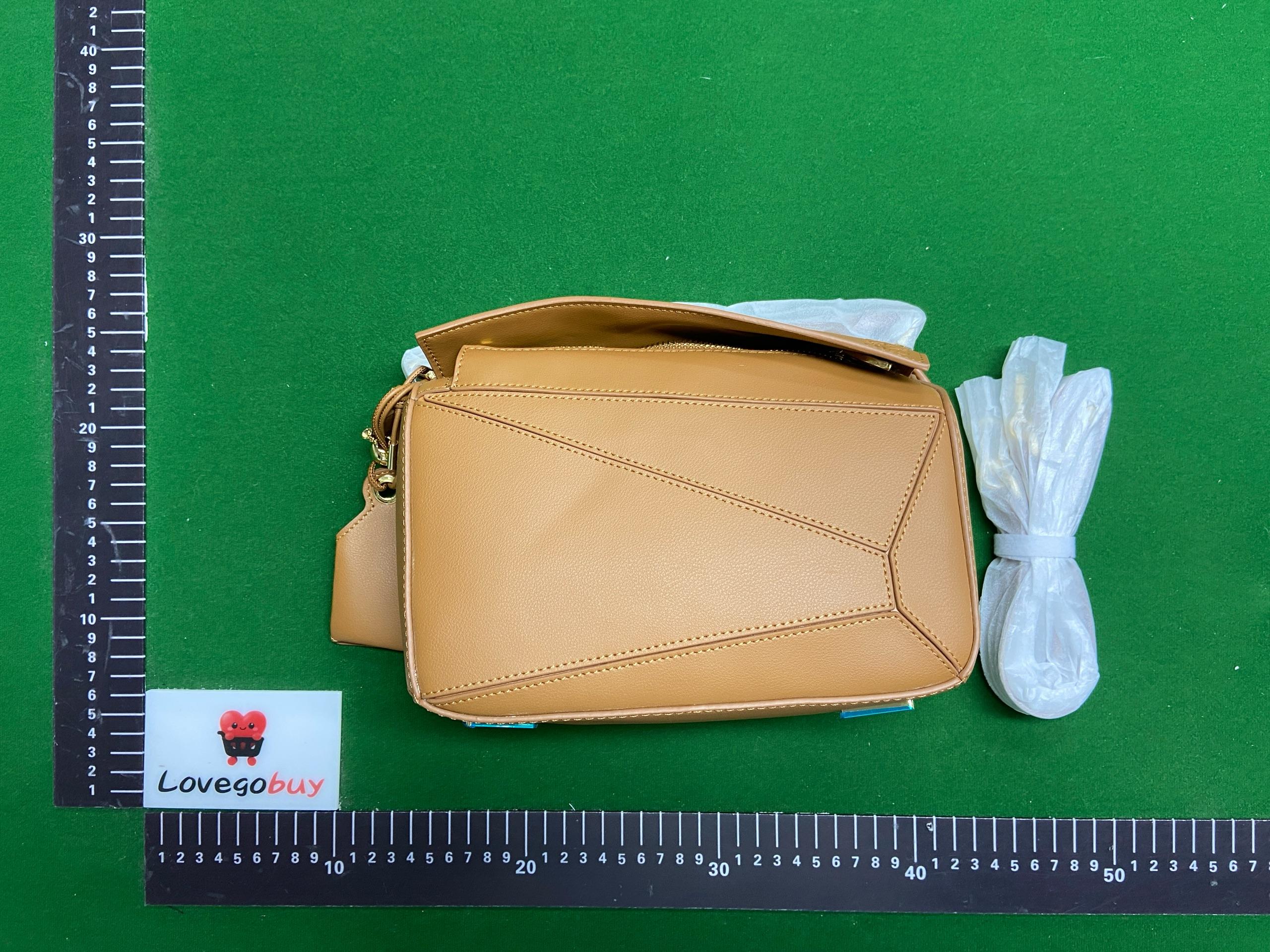 Foto QC 5 de Loewe Puzzle Edge Small Black Calfskin