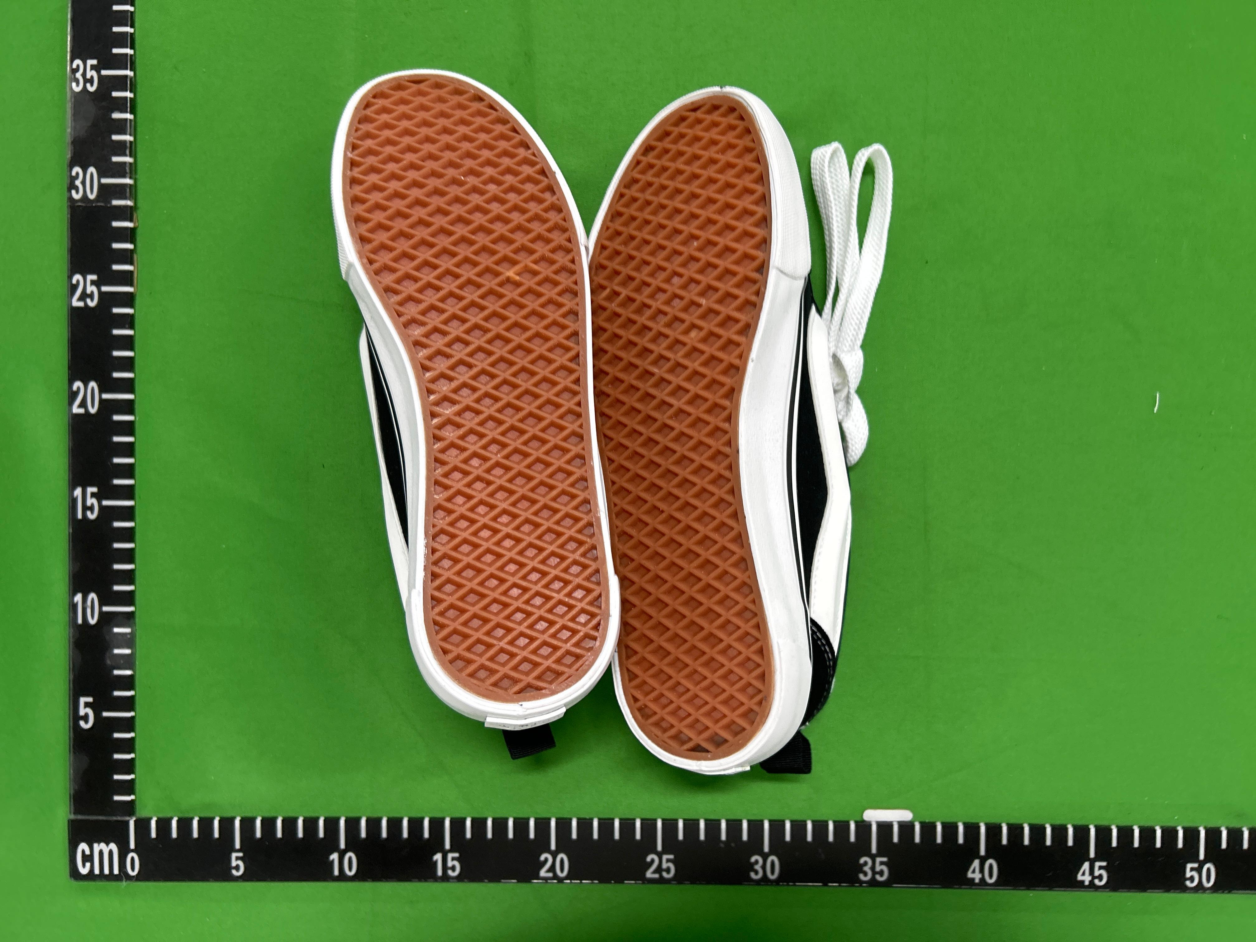 Foto QC 6 de Vans Knu Skool Low Black White VN0009QC6BT