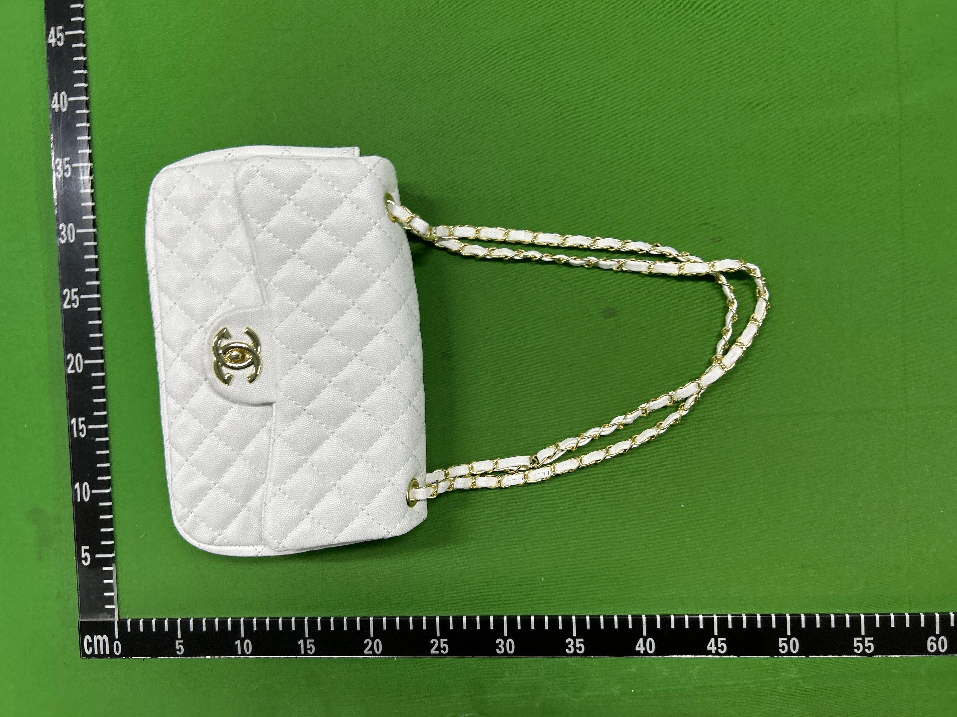 Foto QC 1 de Chanel Classic Flap Medium Black Lambskin