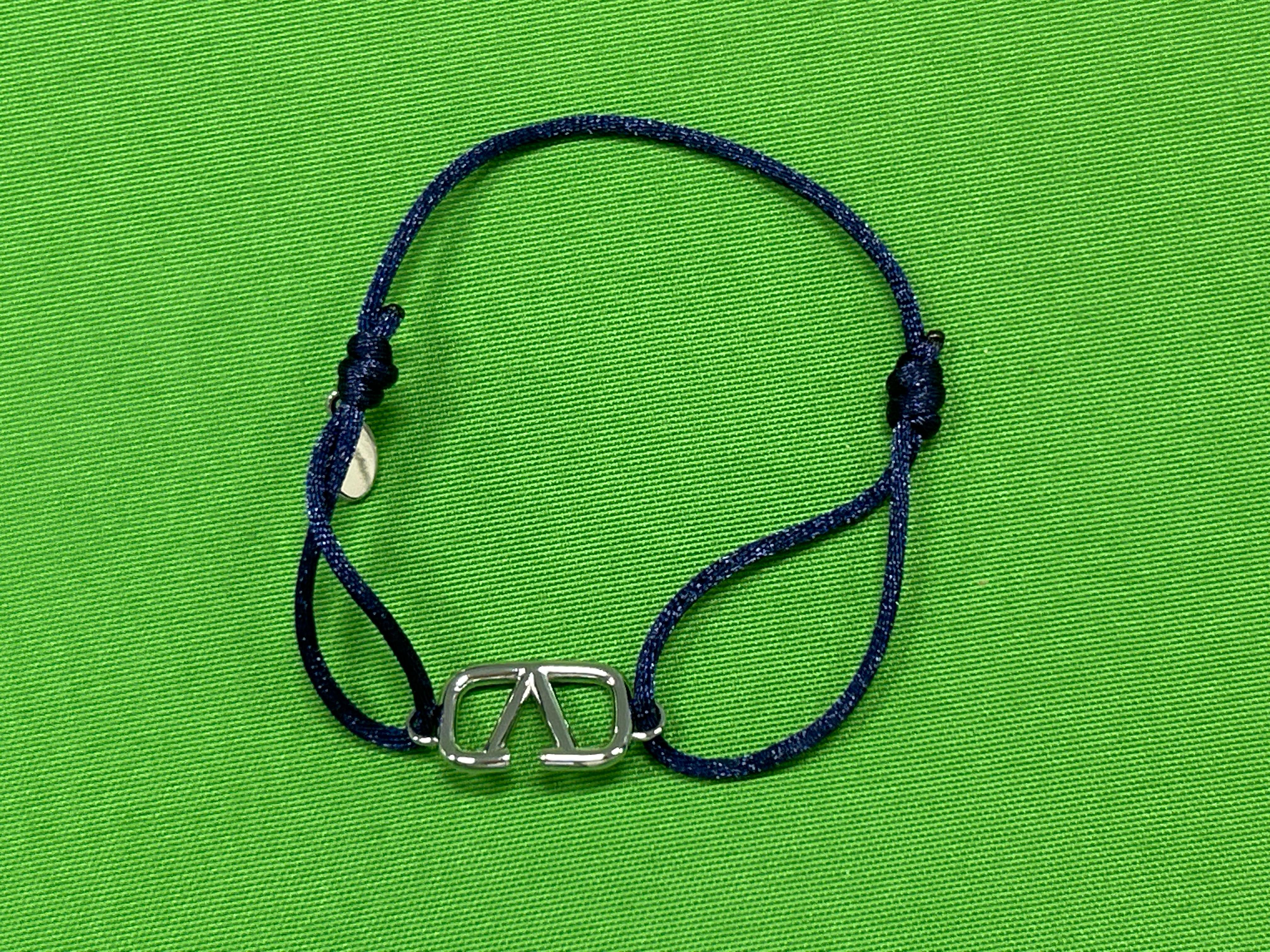 Foto QC 4 de Valentino VLogo Signature Bracelet Cotton and Metal Red