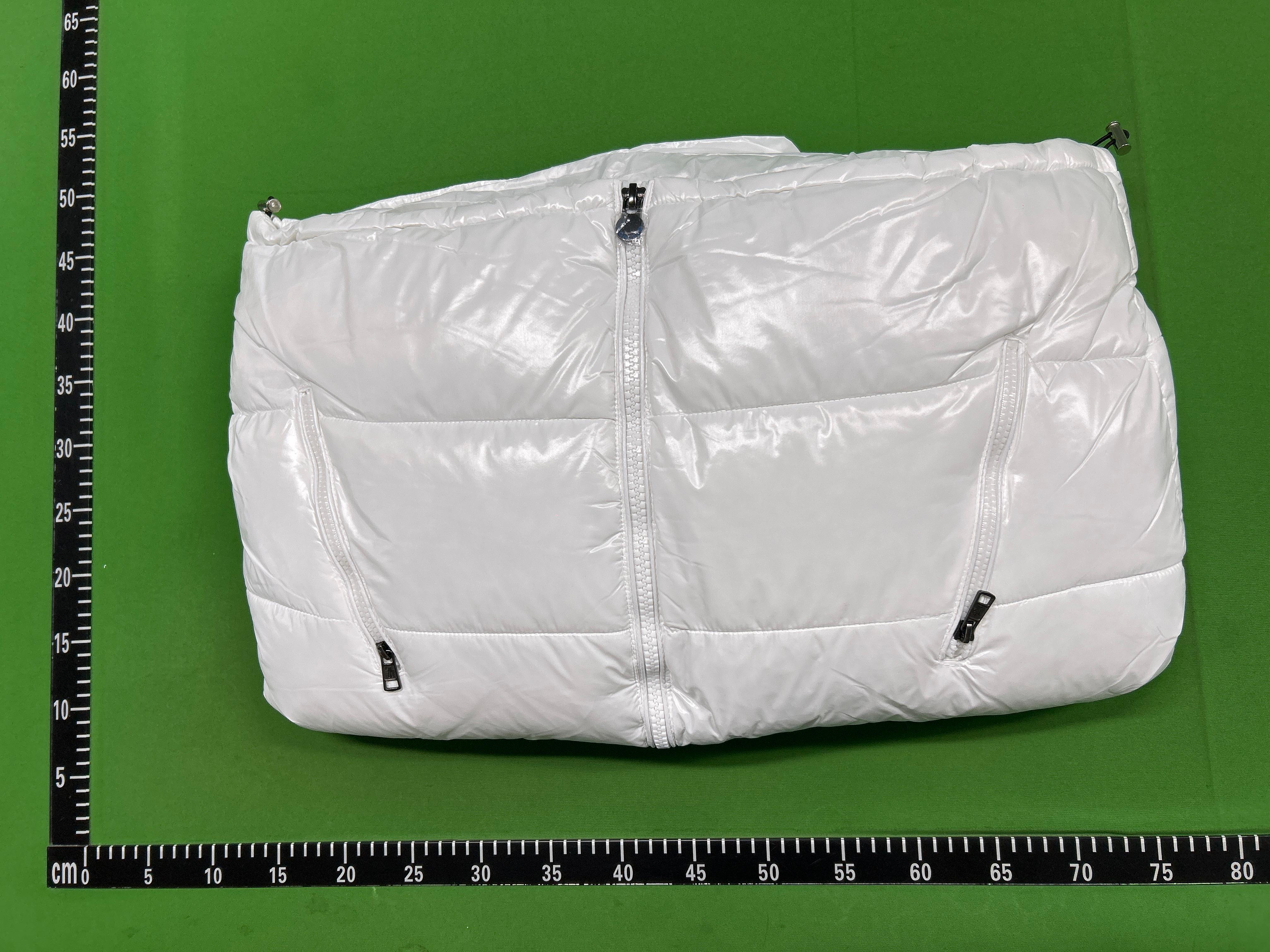 Foto QC 8 de Moncler Maya Down Jacket Hooded Black