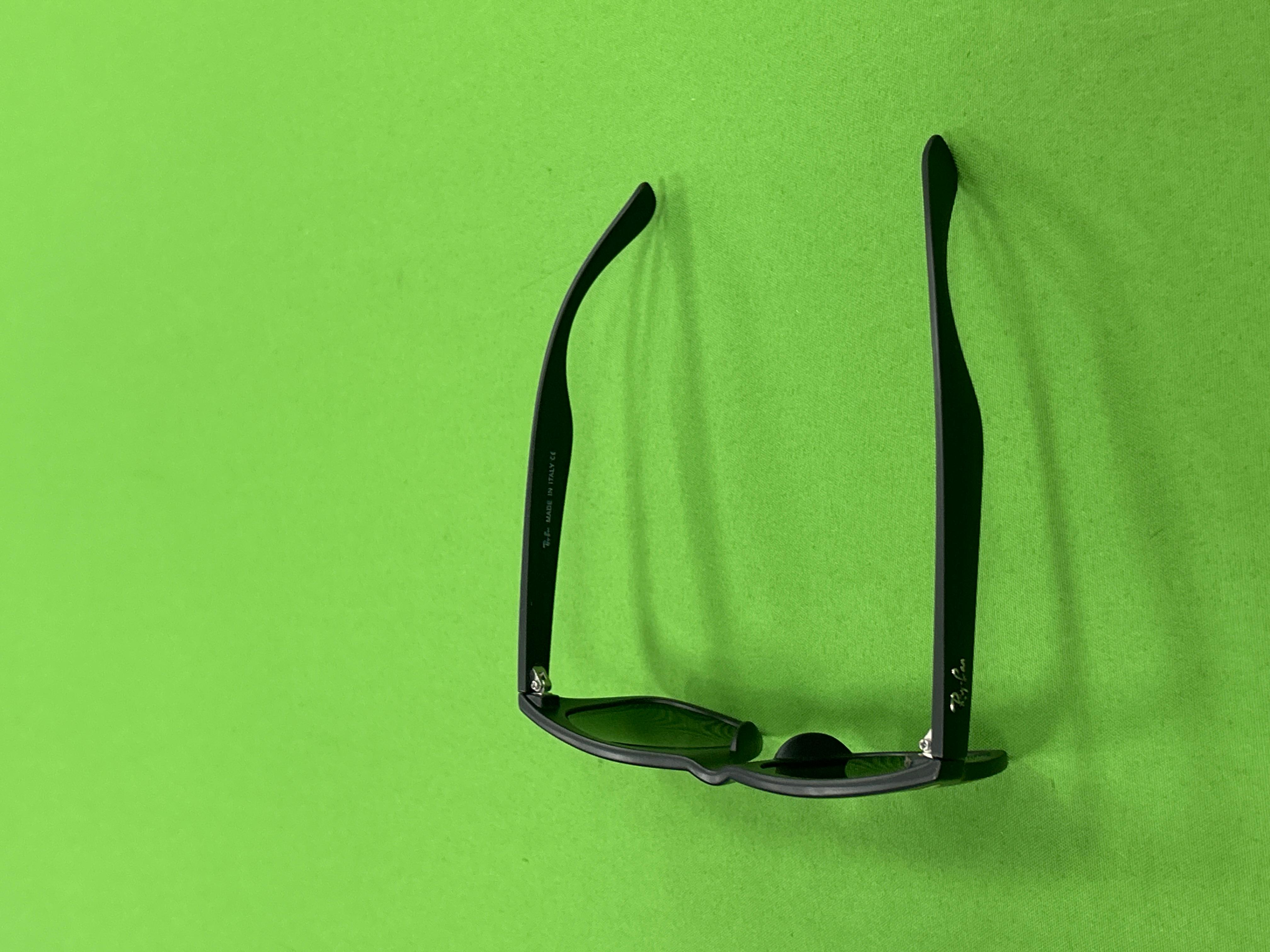 Foto QC 1 de Ray-Ban Wayfarer Acetate Sunglasses Matte Black Green Polarized (RB2140 901S/58)