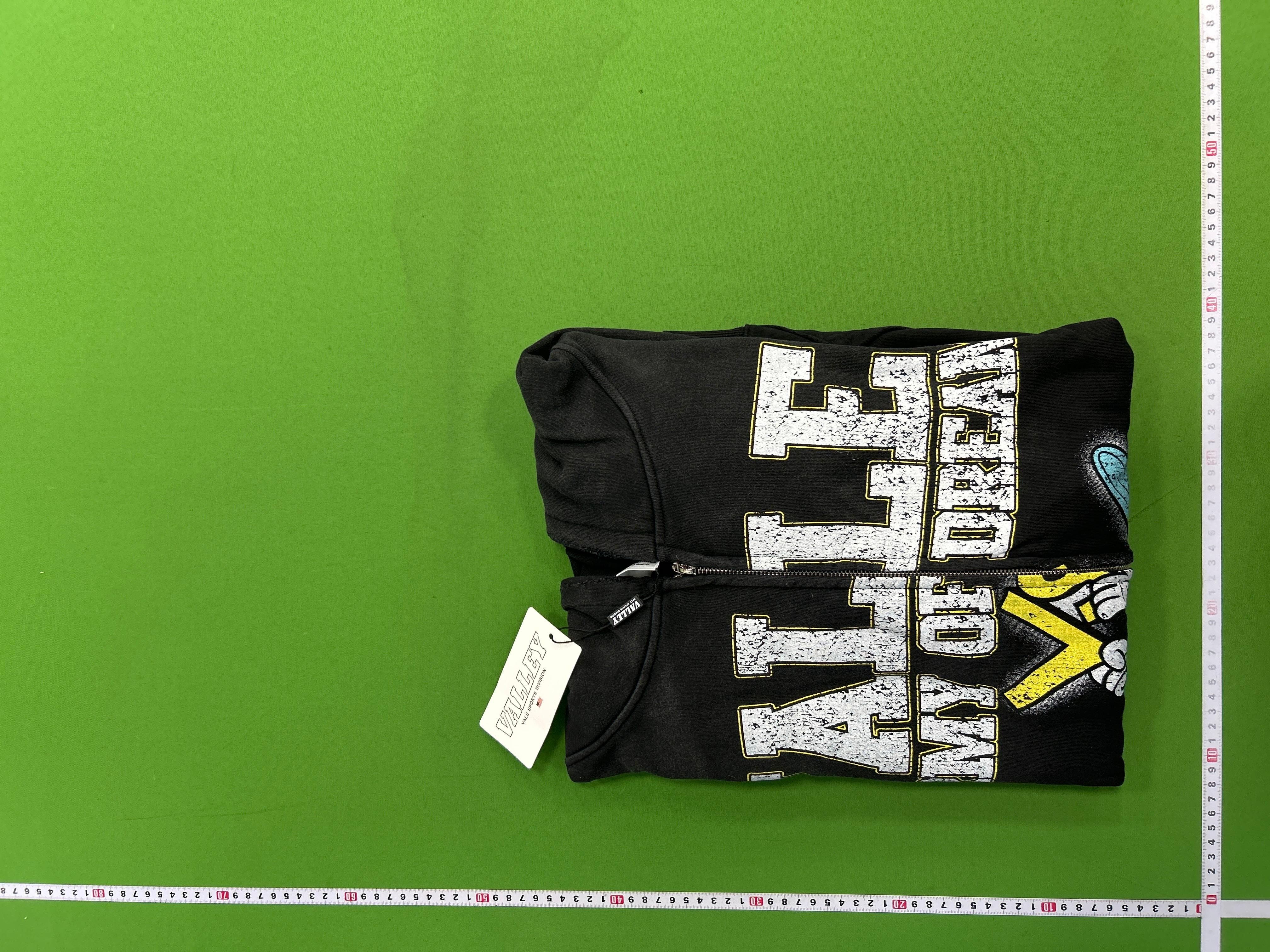Foto QC 5 de Vale Forever Valley Dreams Heraldic Shield Pullover Hoodie Washed Black