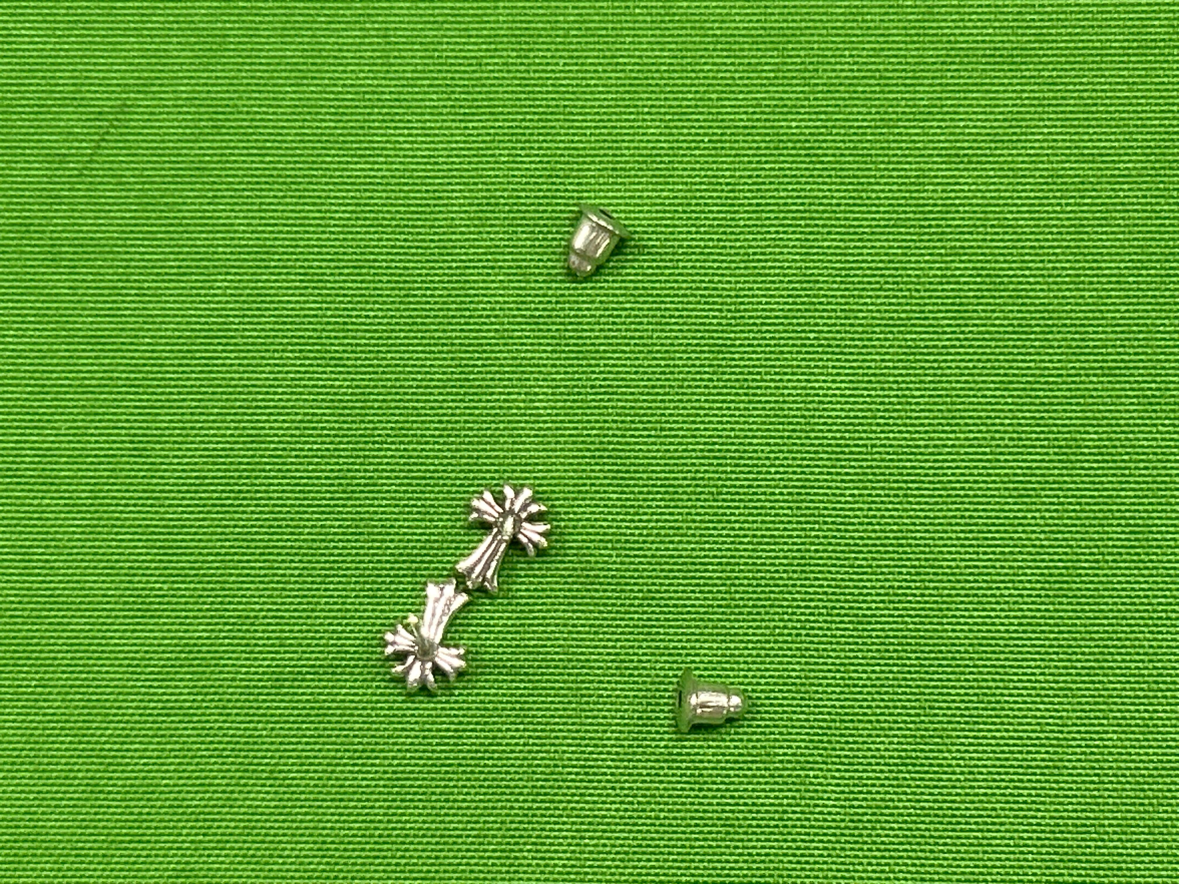 Foto QC 5 de Chrome Hearts CH Cross Earrings Silver Diamond Silver