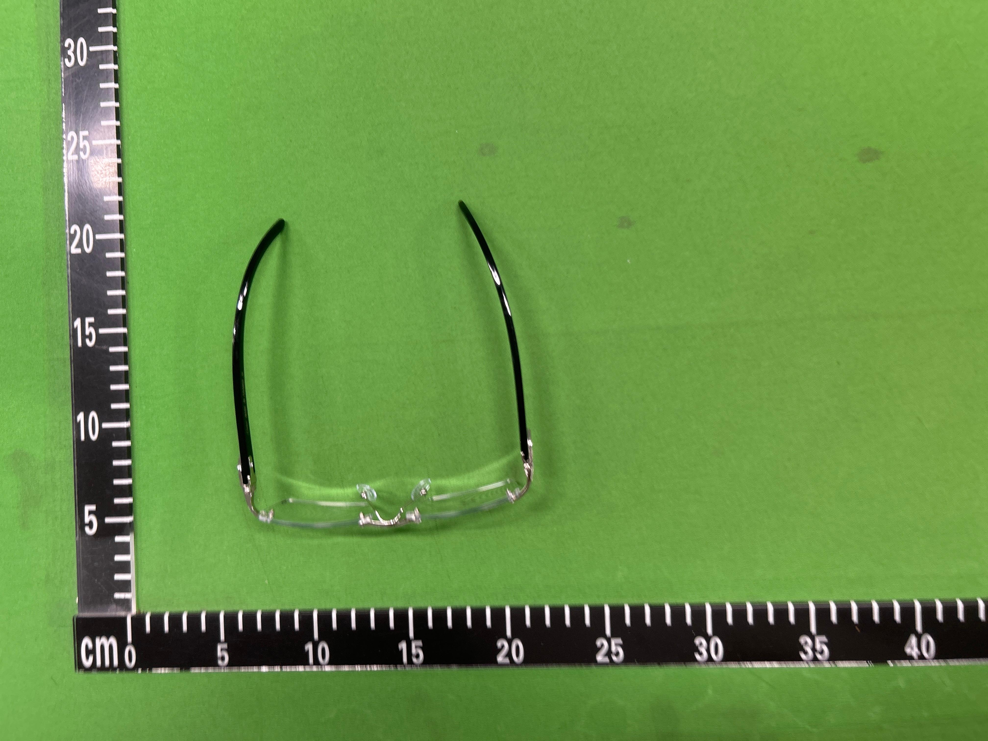 Foto QC 7 de Cartier Rimless Rectangle-Frame Metal Acetate Eyeglasses Gold Black Clear (074-reptz01)