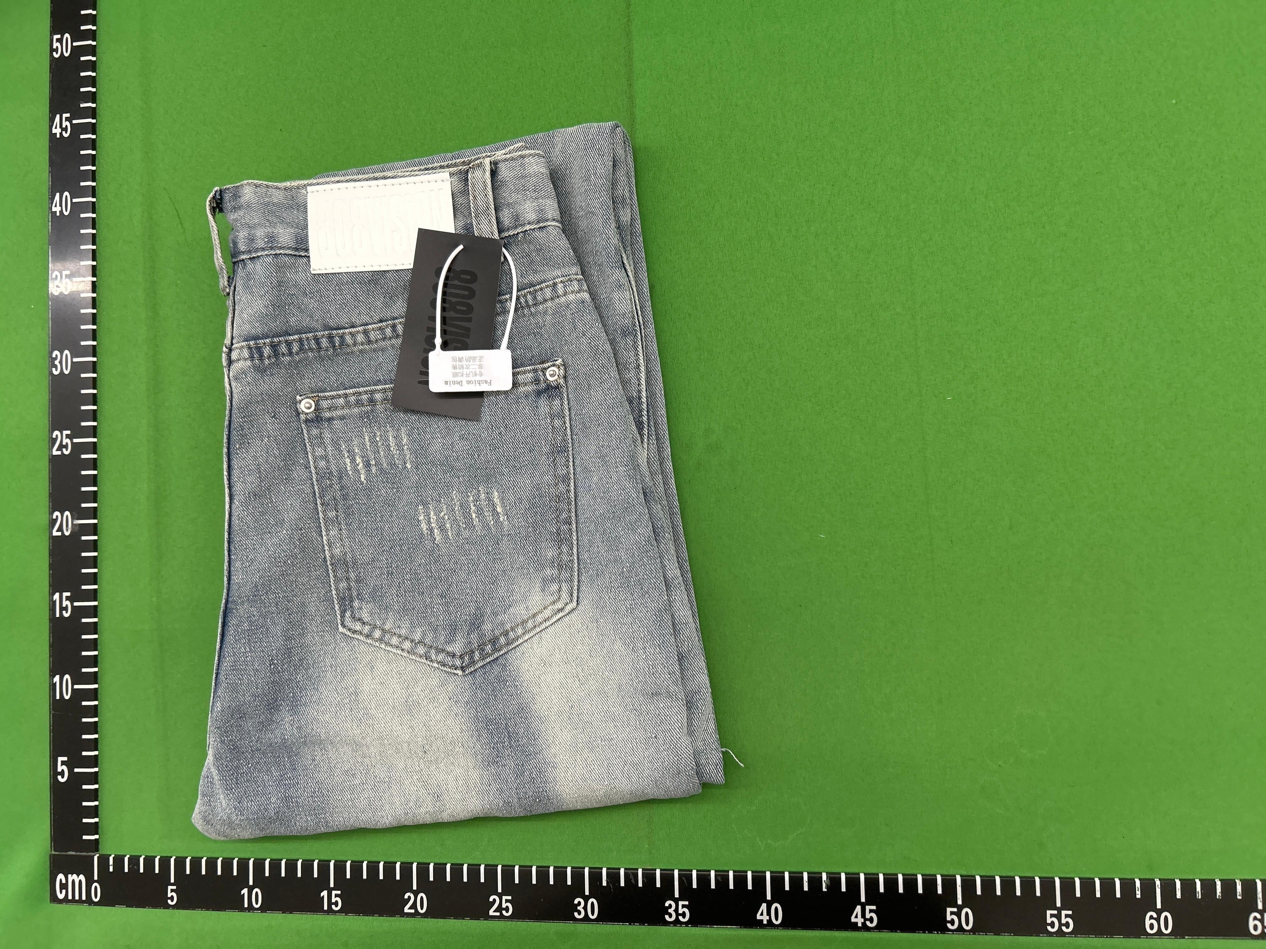Foto QC 8 de Other Jeans American Retro Washed Distressed Raw Hem Flare Black