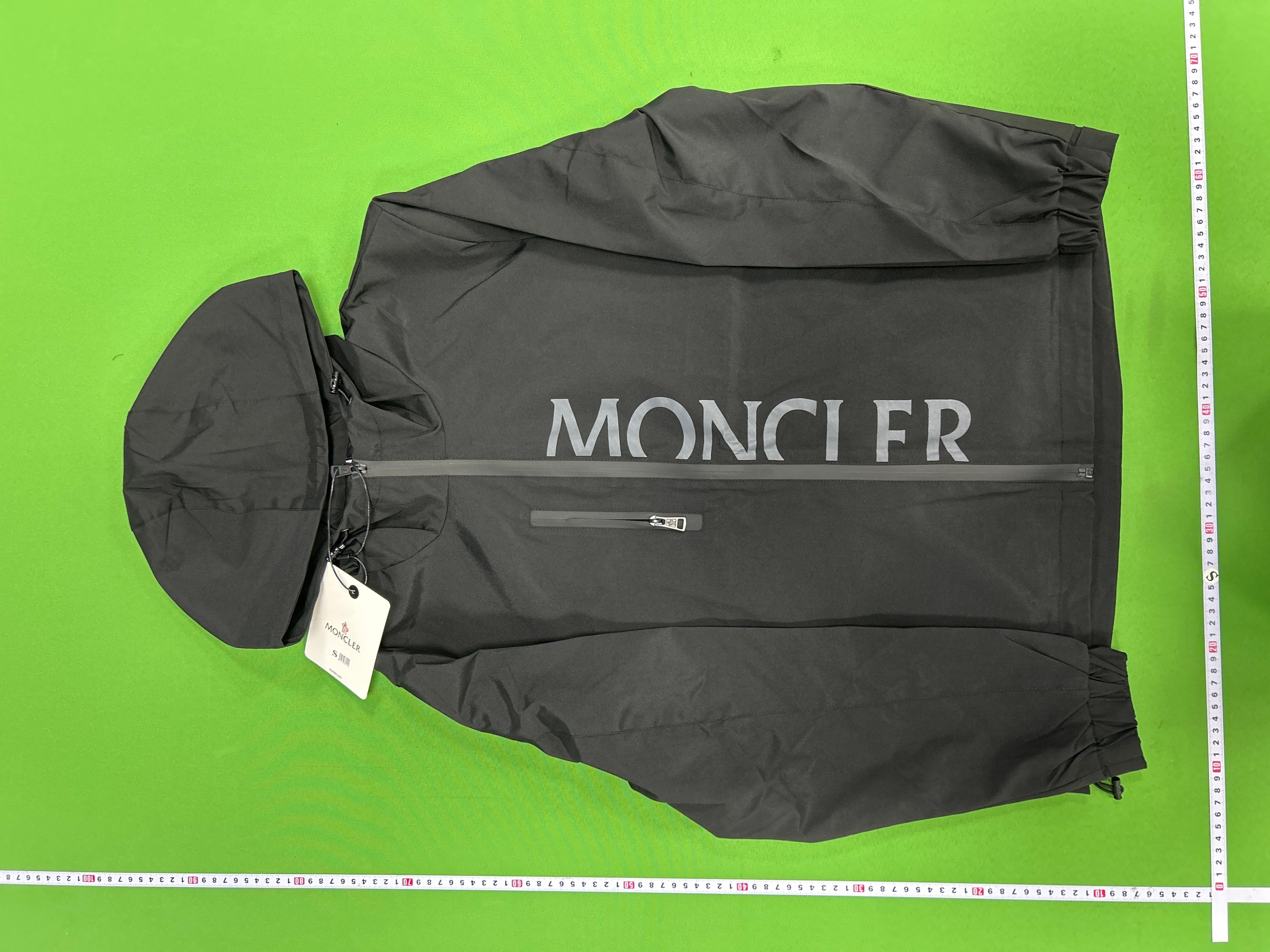 Foto QC 3 de Moncler Windbreaker Jacket Vertical Logo Grey