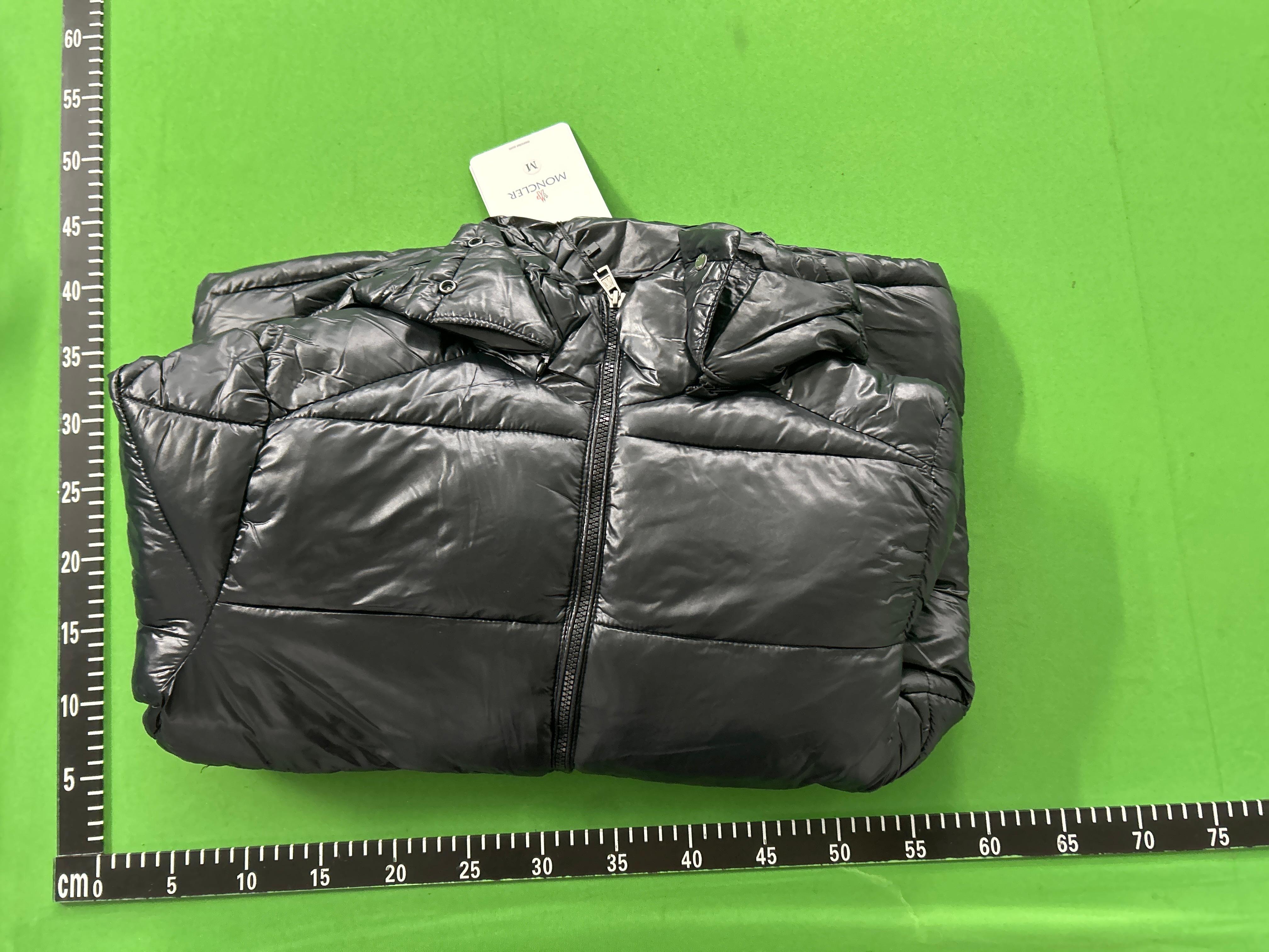 Foto QC 1 de Trapstar Irongate Hooded Puffer Jacket Black