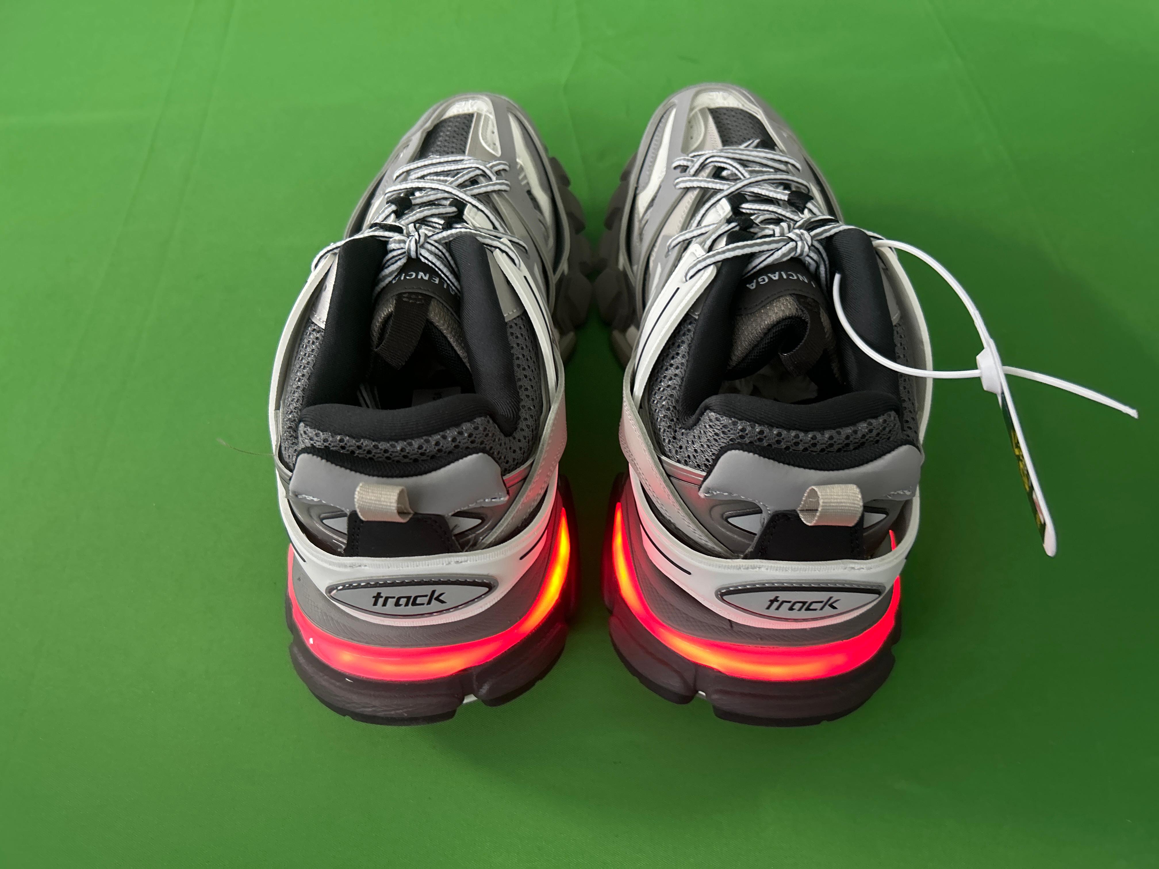 Foto QC 3 de Balenciaga Track LED Trainer Black 555036 W1GB1 1000