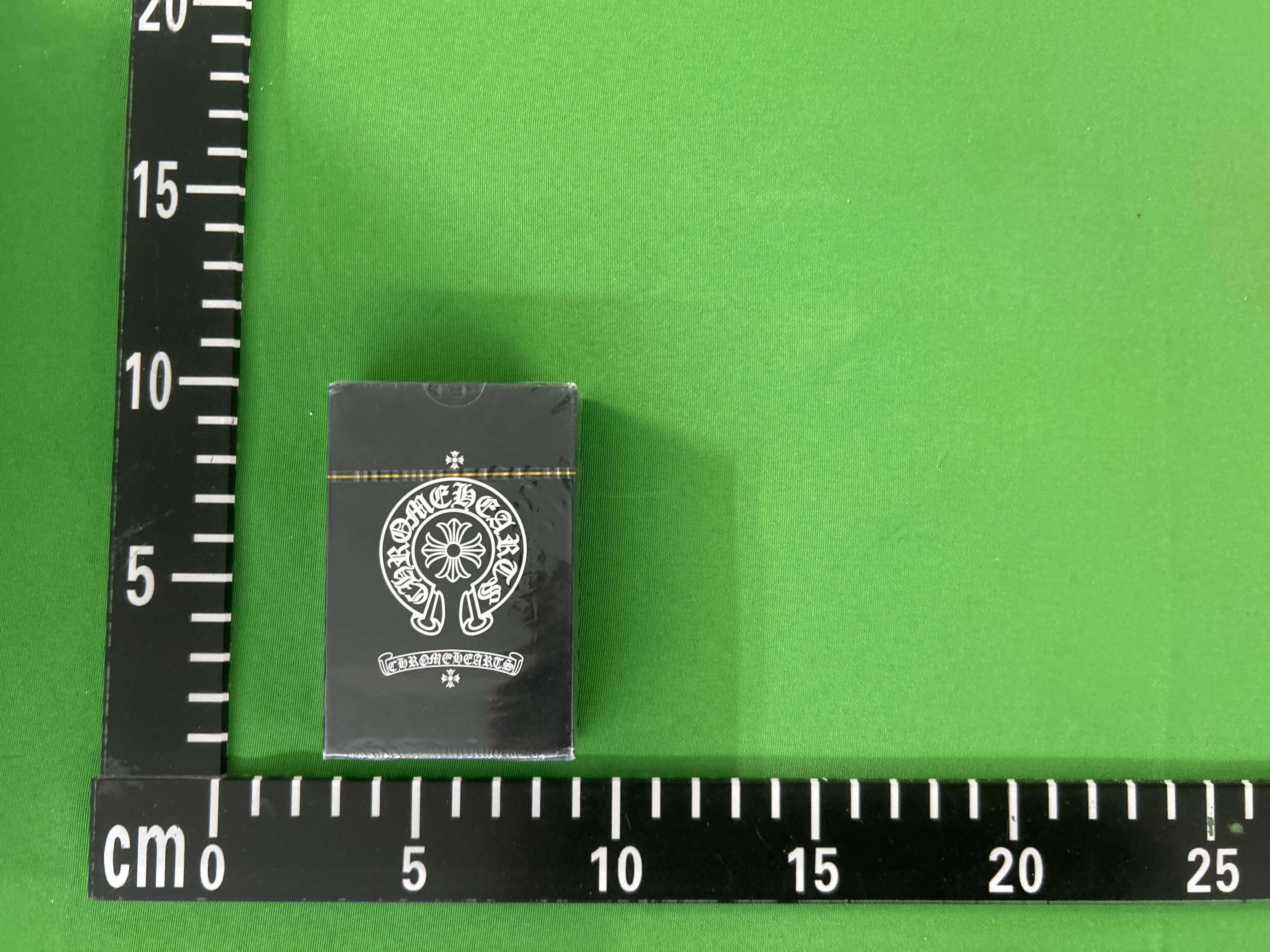 Foto QC 3 de KAWS Companion SEEING/WATCHING Paper Playing Cards