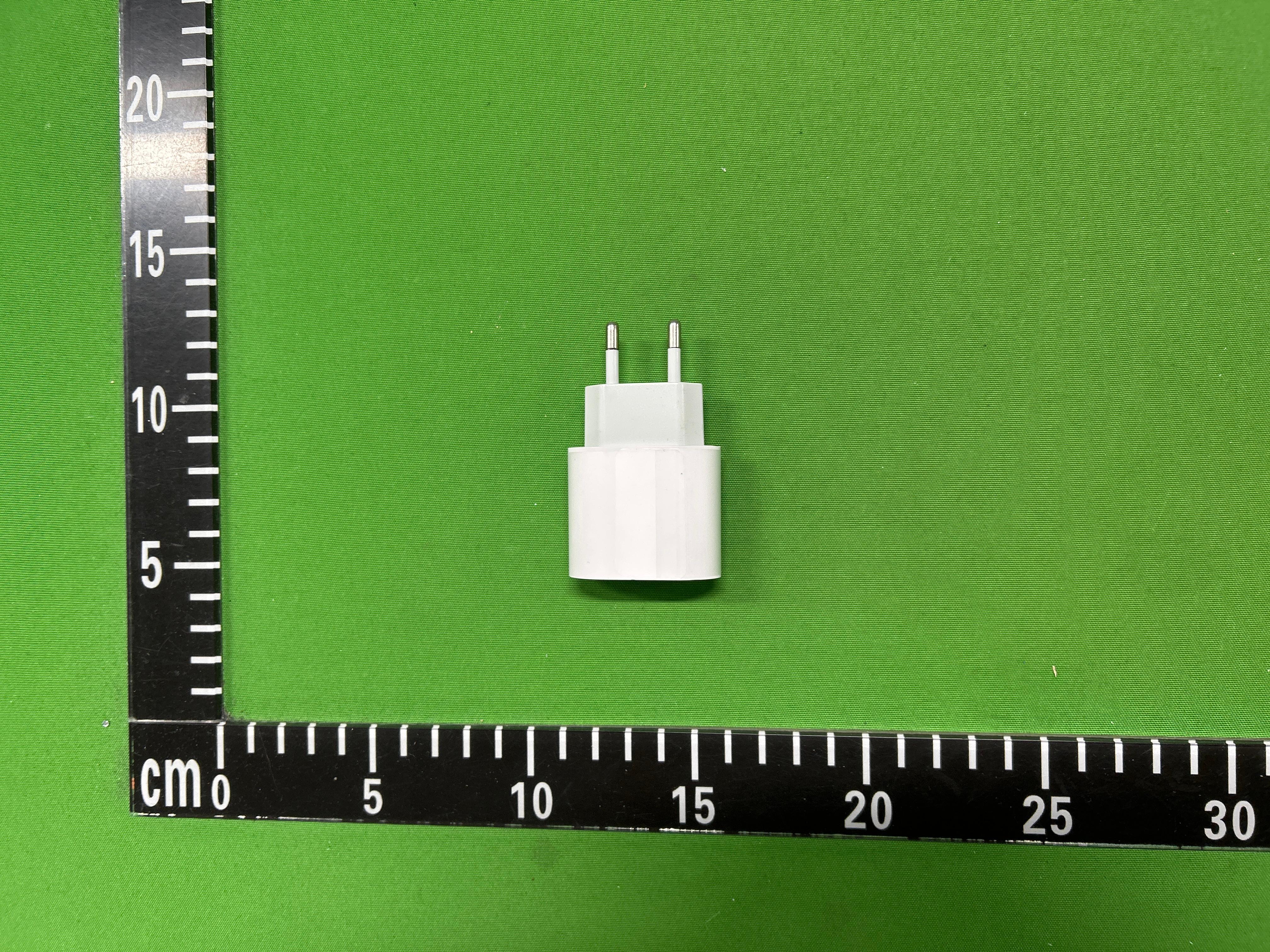Foto QC 1 de Apple 20W USB-C Power Adapter for iPhone 14 White