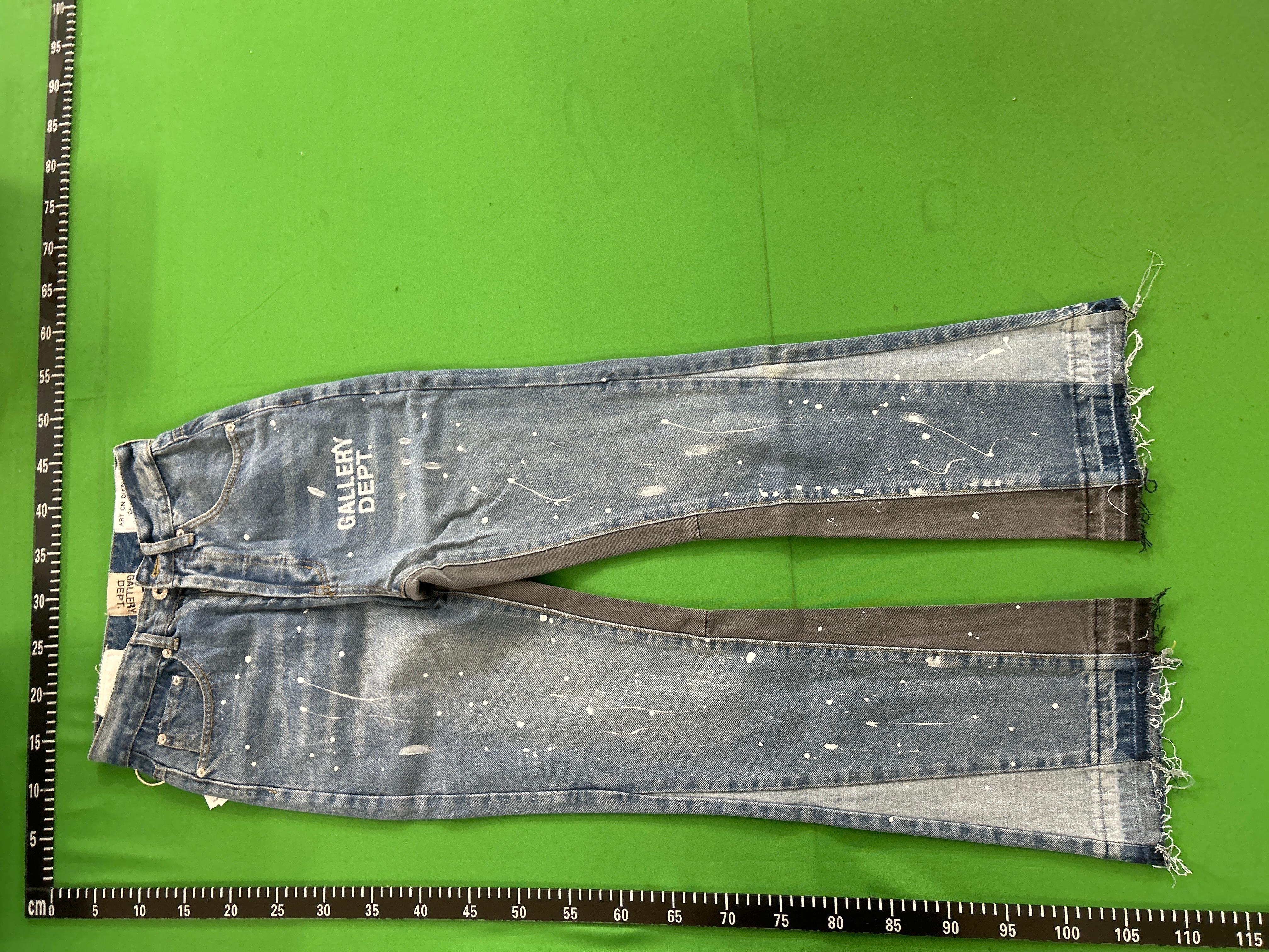 Foto QC 3 de Gallery Dept. LA Flare Jeans Paint Splatter Grey