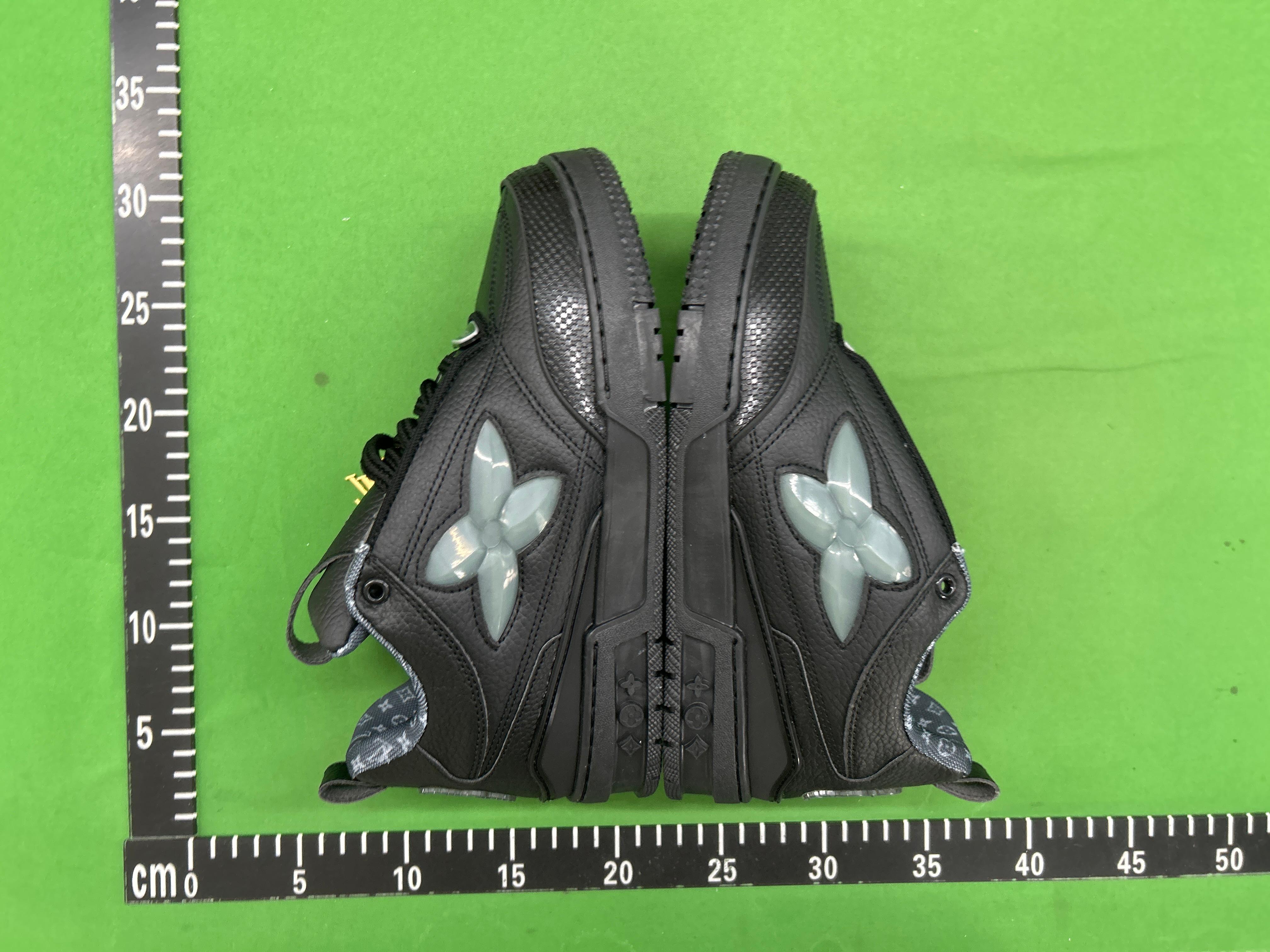 Foto QC 7 de Louis Vuitton Skate Low Beige Swarovski Crystals