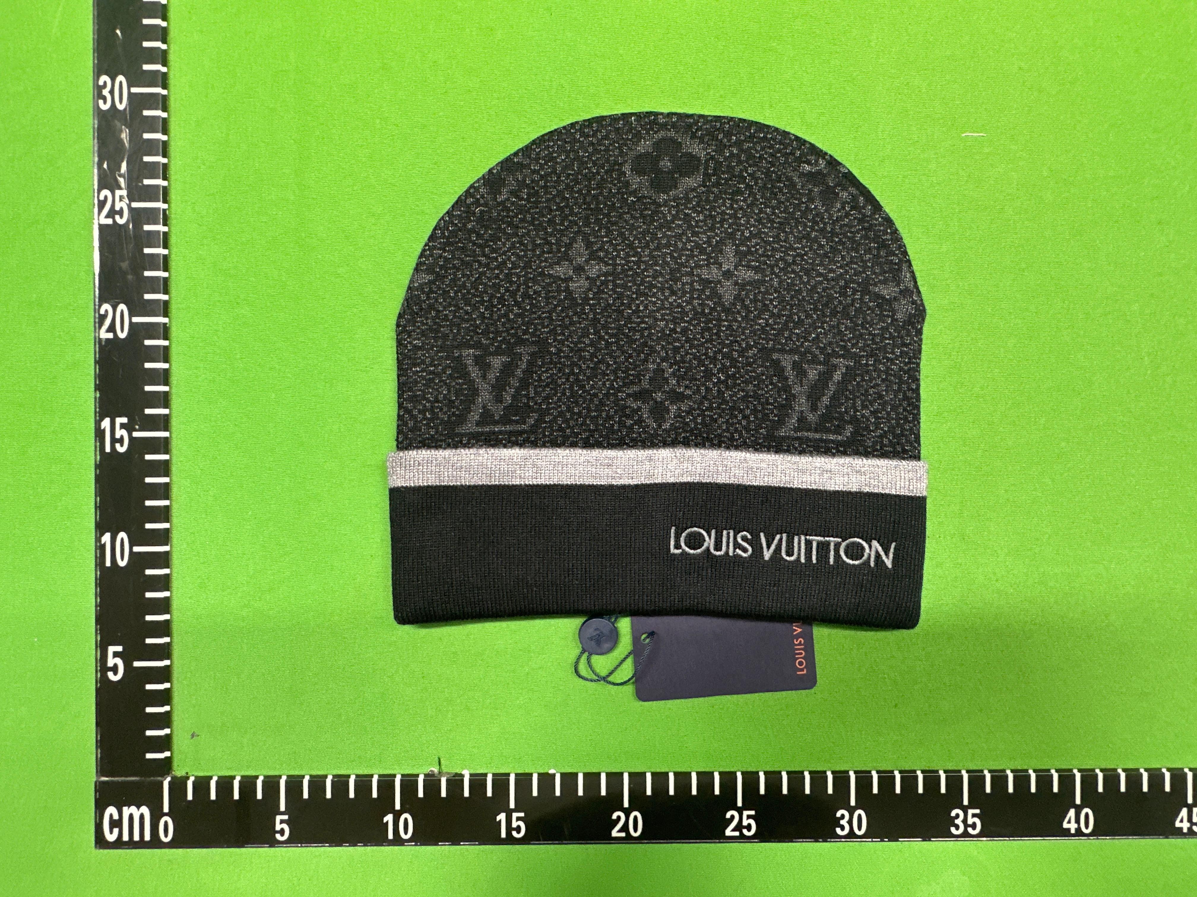 Foto QC 1 de Louis Vuitton Petit Damier Beanie Grey