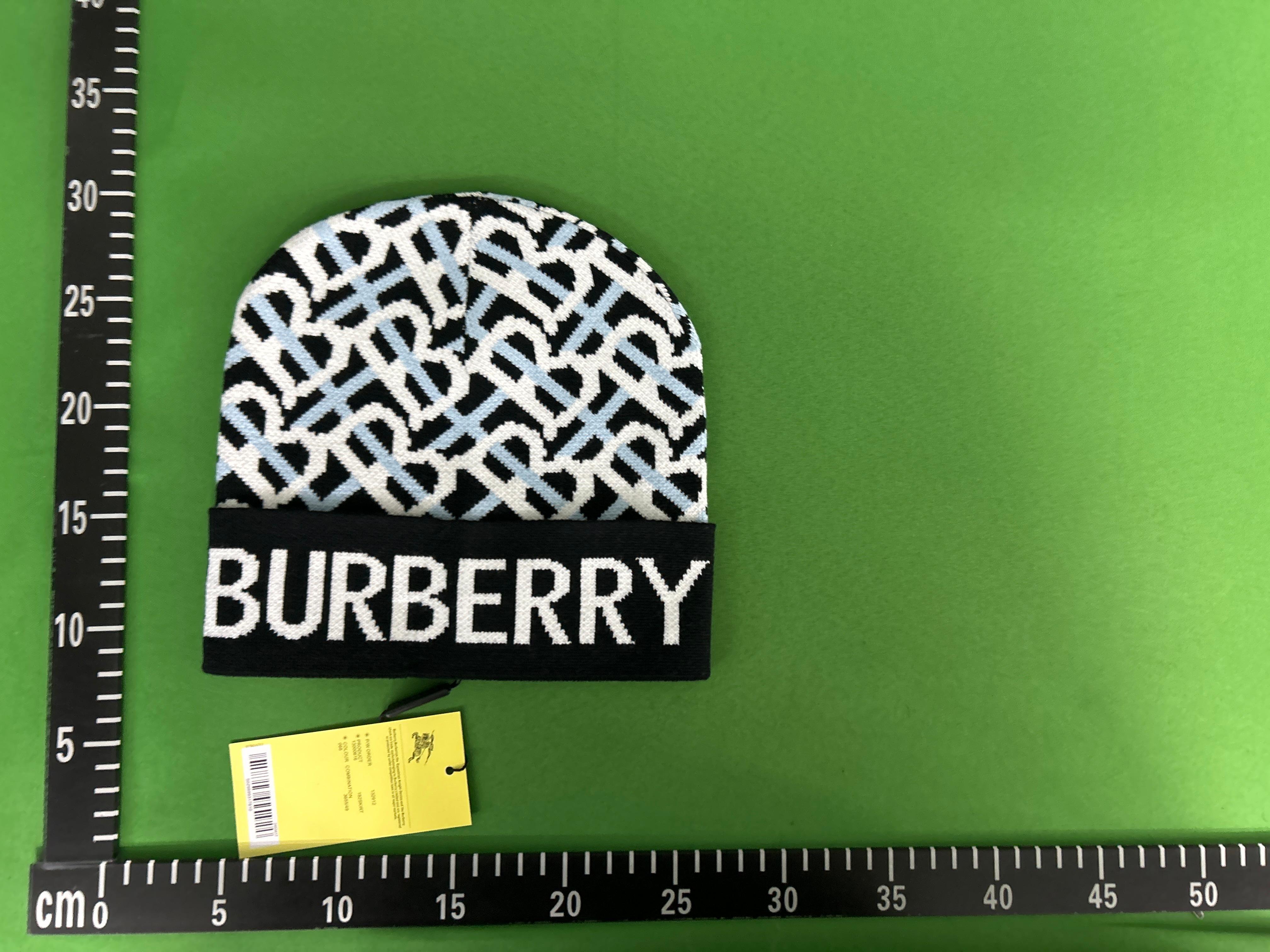 Foto QC 3 de Burberry TB Monogram Beanie Red