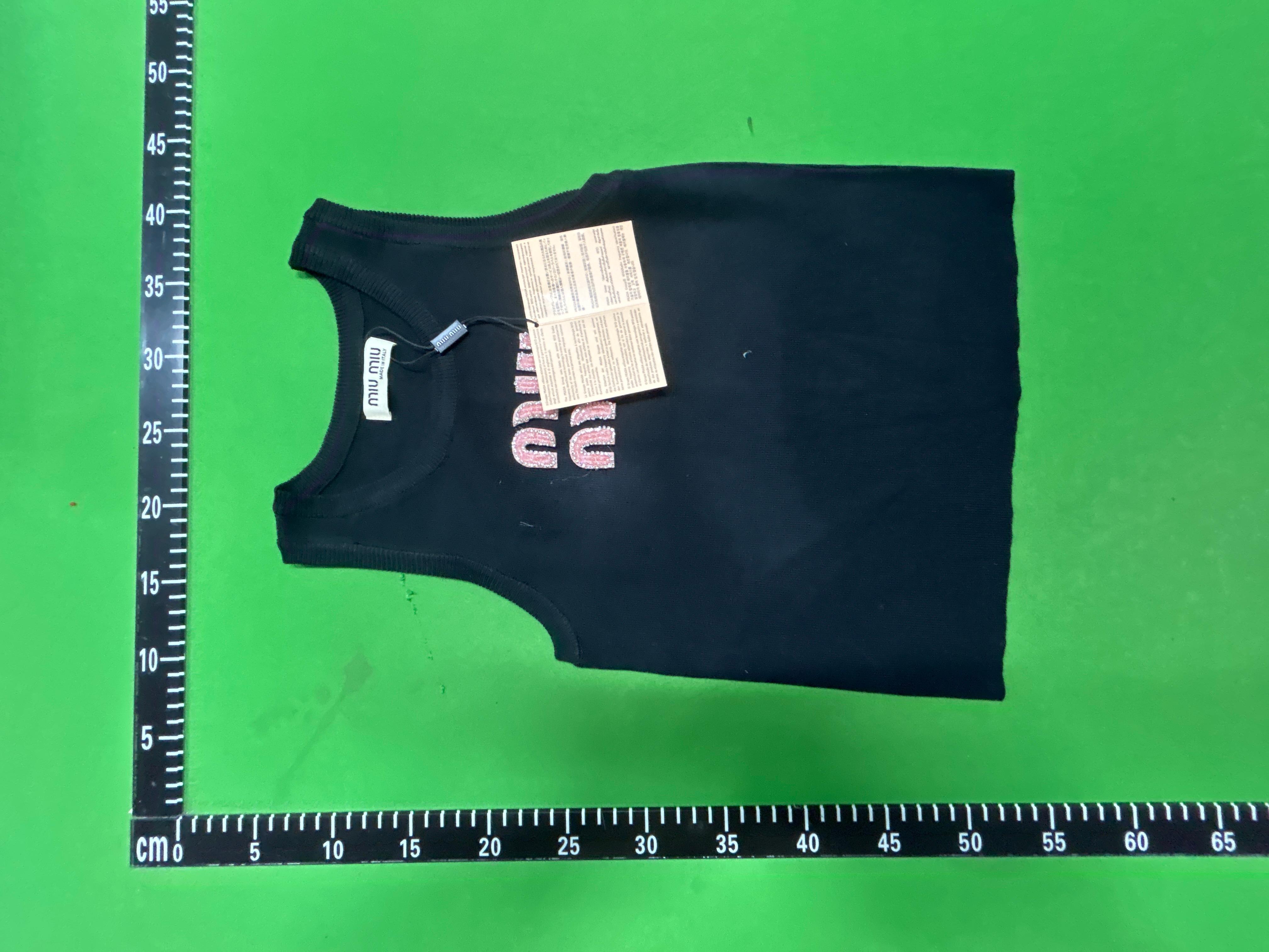 Foto QC 3 de Miu Miu Tank Logo Embellished White
