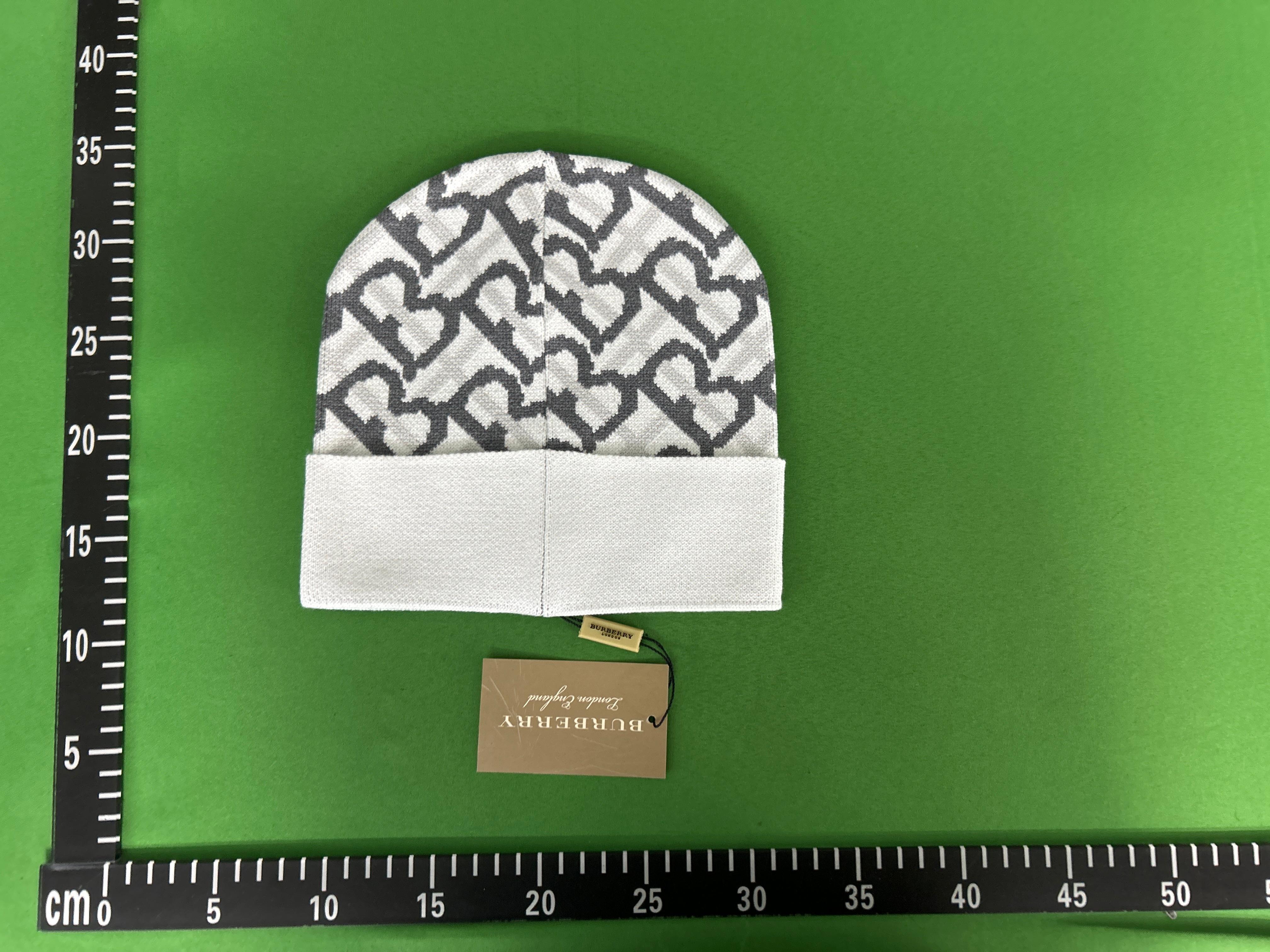 Foto QC 2 de Burberry TB Monogram Beanie Red
