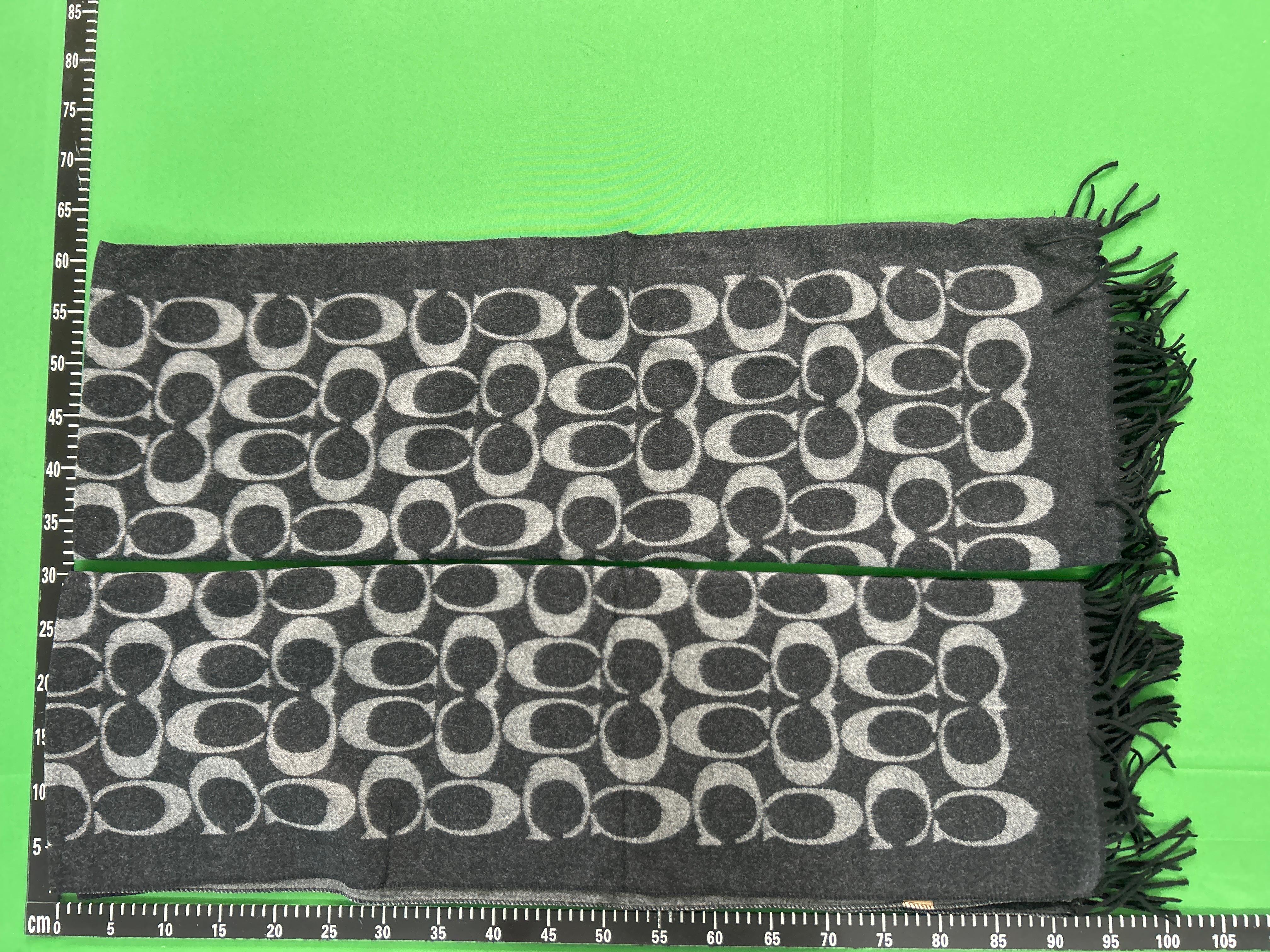 Foto QC 6 de Coach Signature Scarf Brown