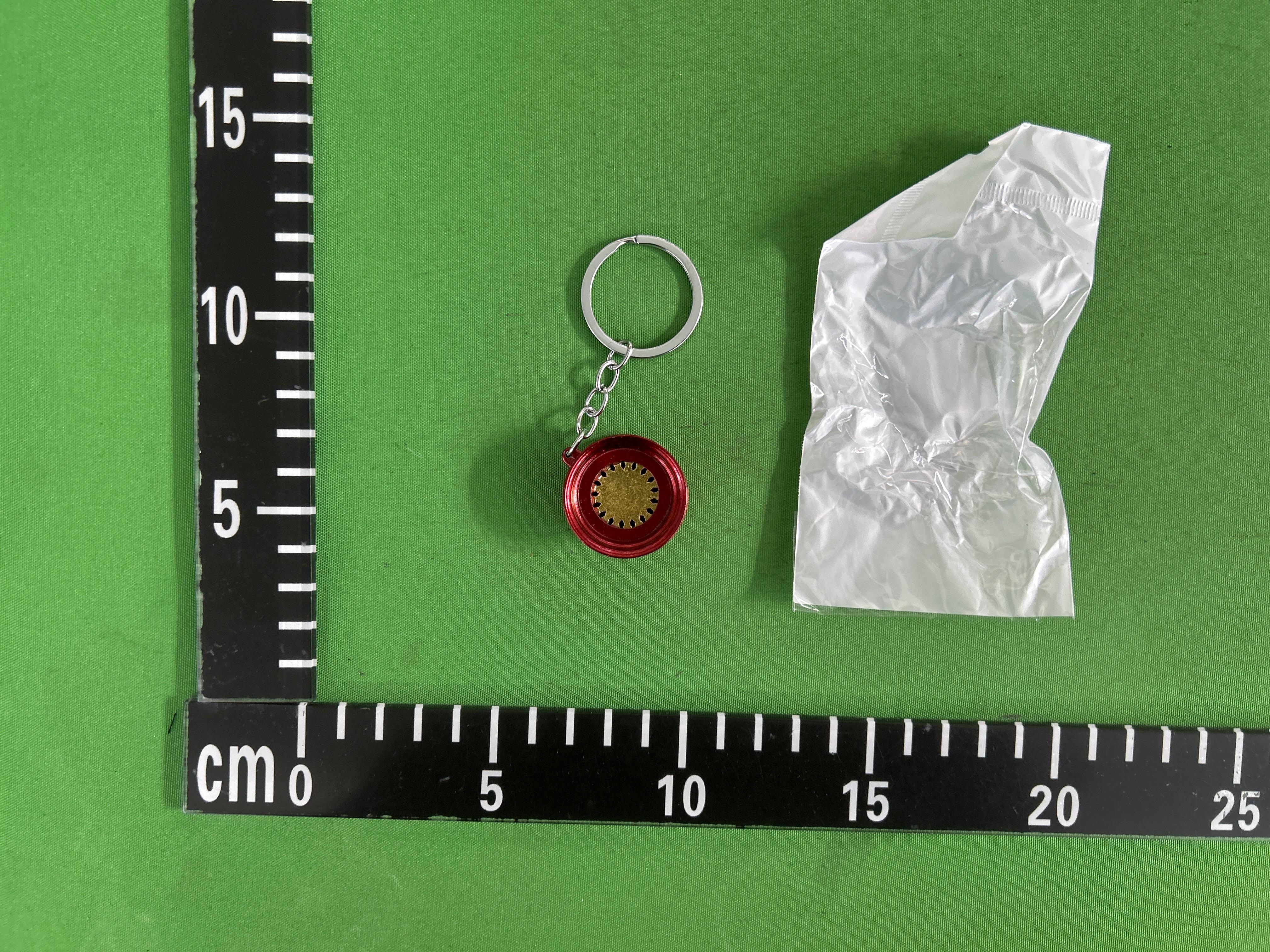 Foto QC 3 de Keychain Red