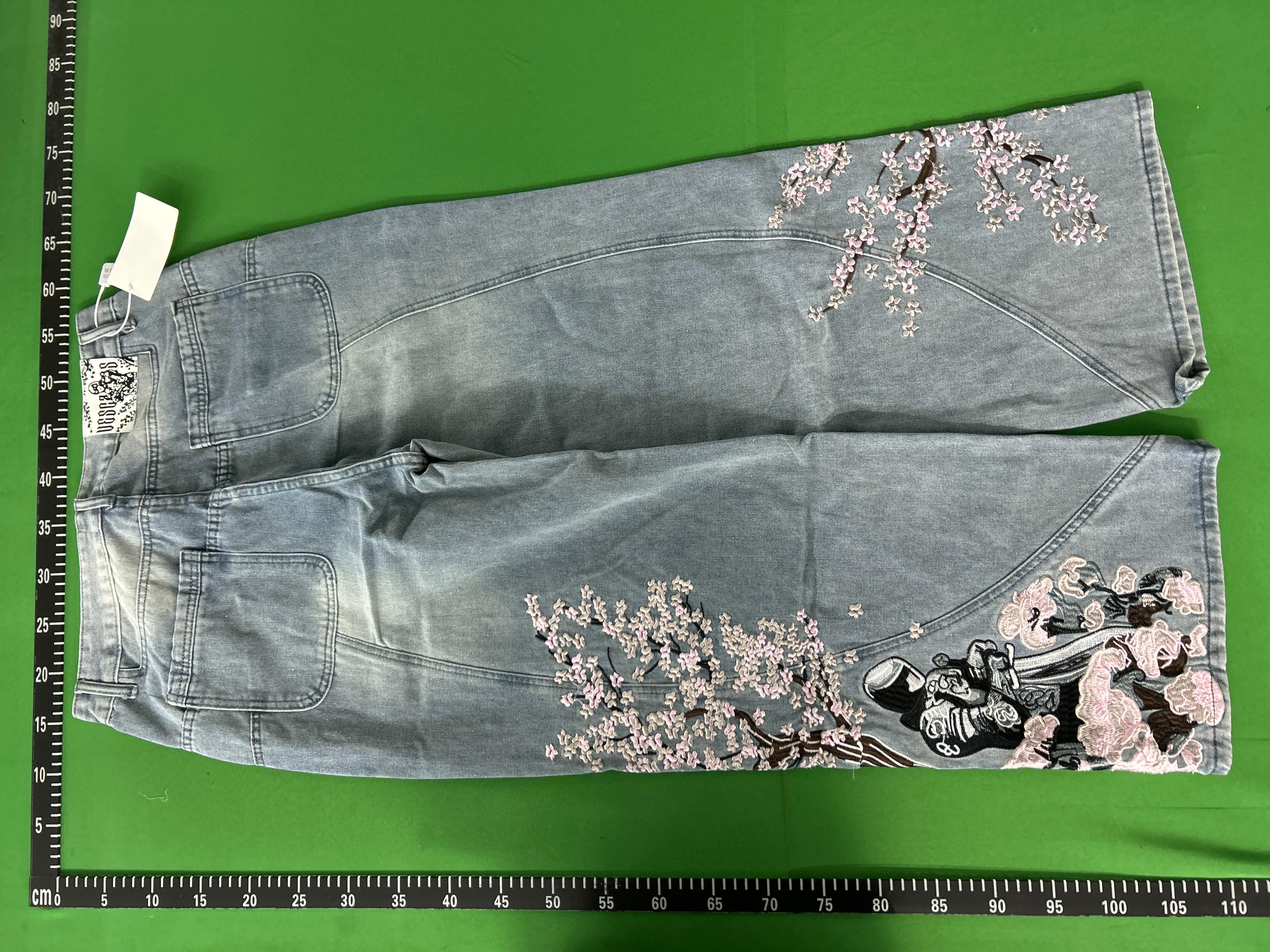 Foto QC 8 de Vescartes Solace Jeans Samurai Spider Lily Embroidery Washed Black