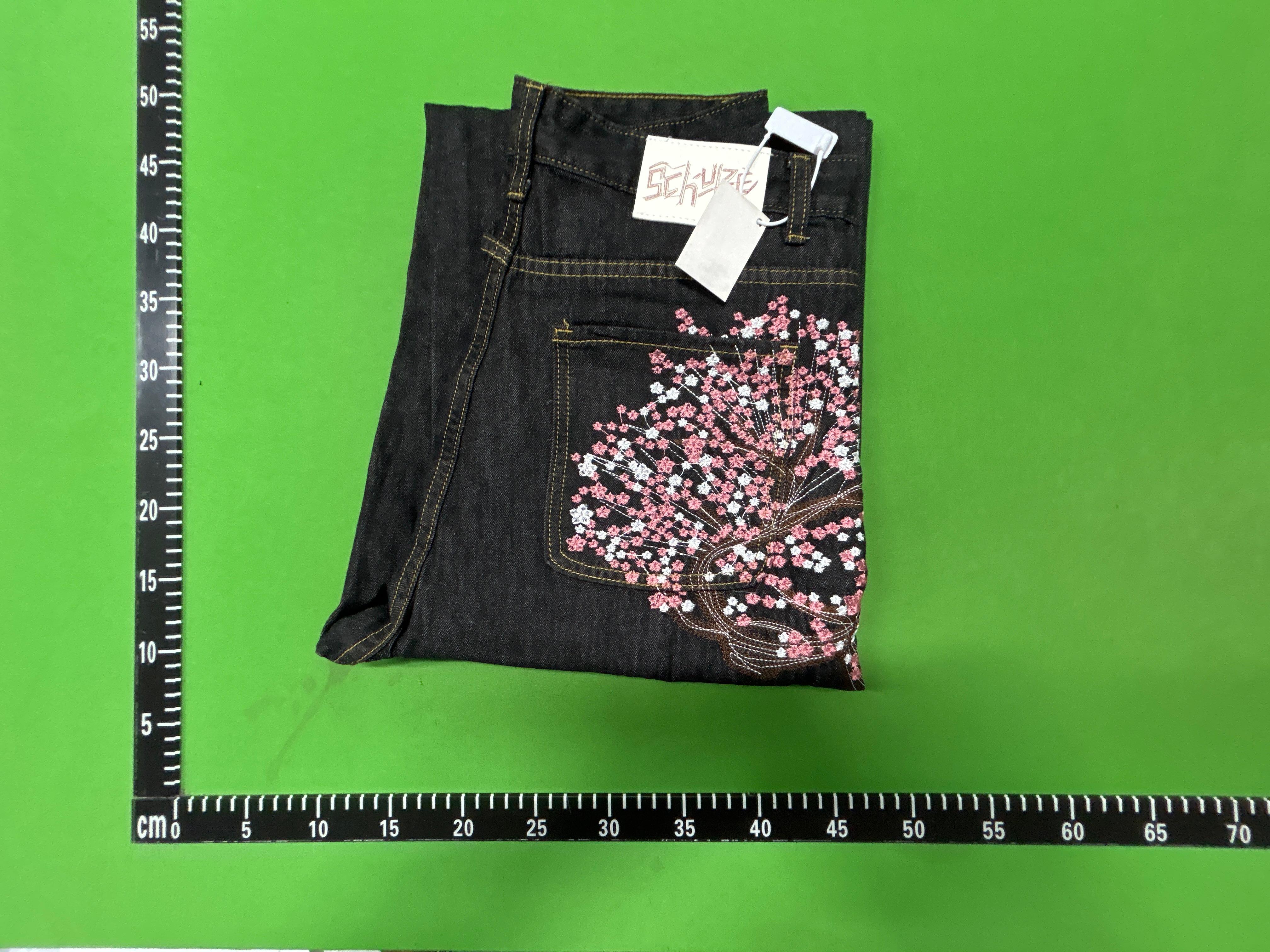 Foto QC 2 de Vescartes Solace Jeans Samurai Spider Lily Embroidery Washed Black