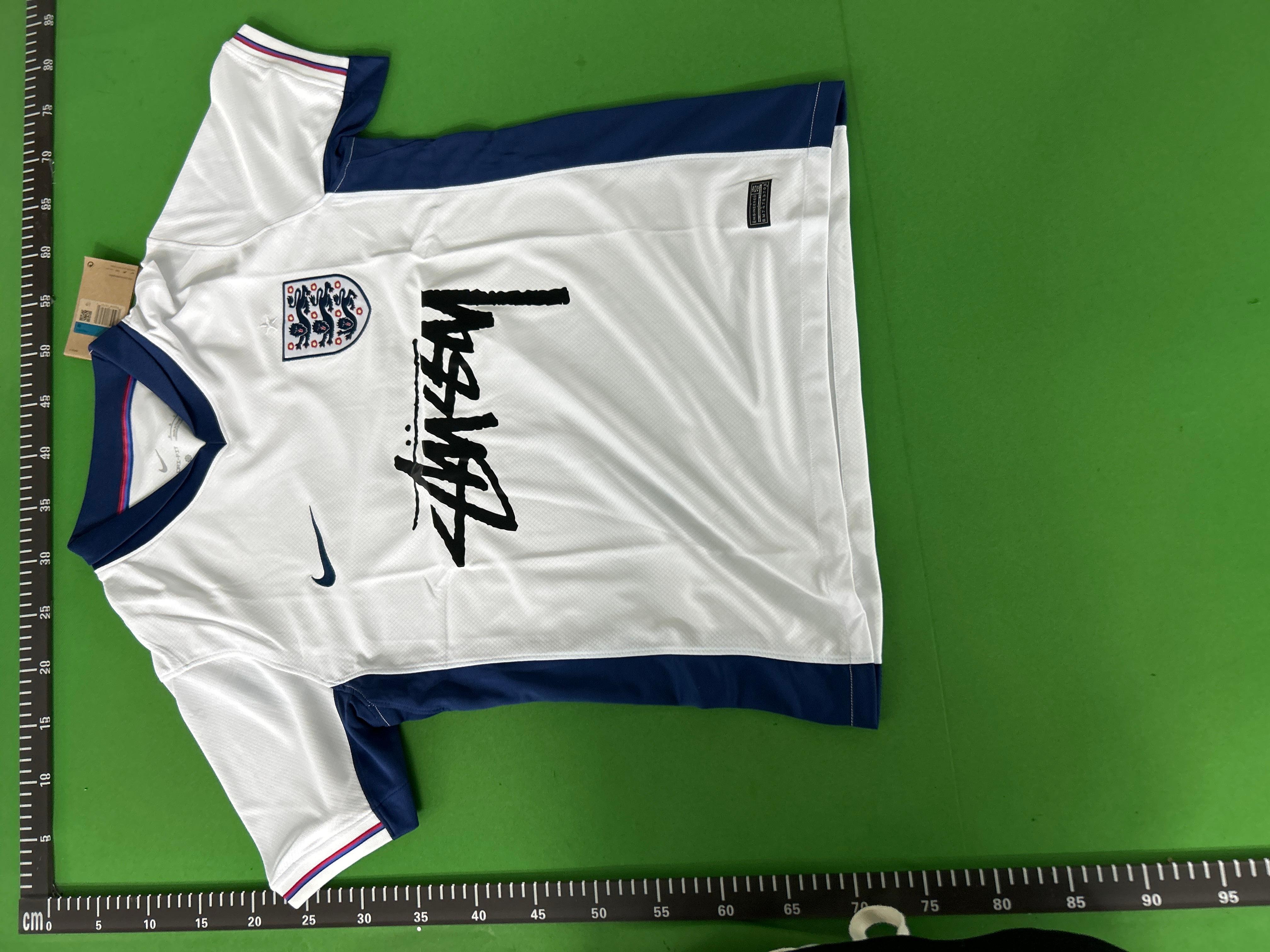 Foto QC 3 de Corteiz x Nike x Canada Home Jersey Red