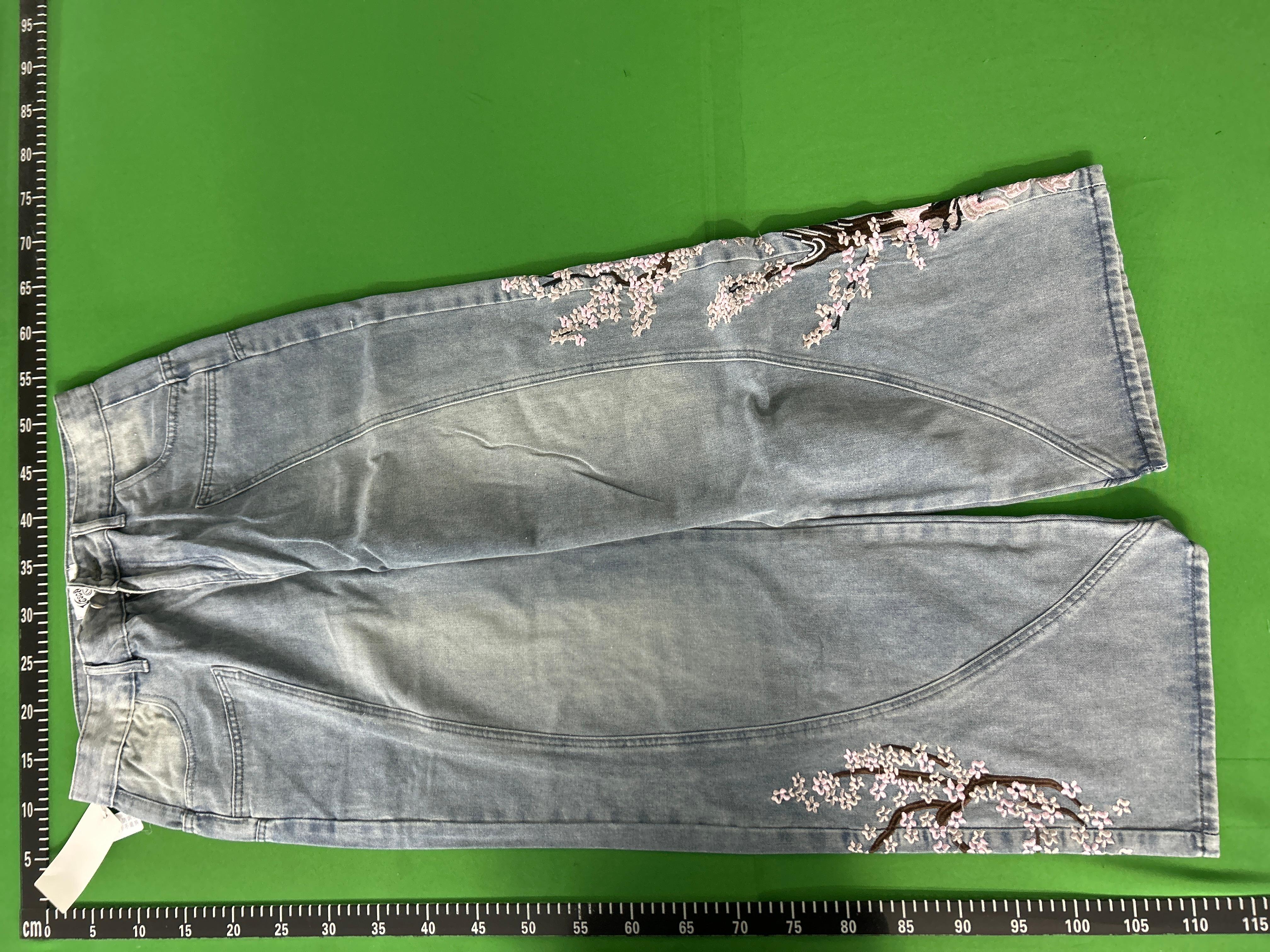 Foto QC 7 de Vescartes Solace Jeans Samurai Spider Lily Embroidery Washed Black